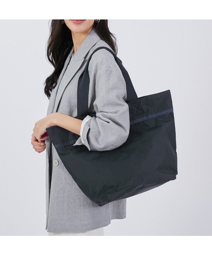 【レスポートサック/LeSportsac】の【公式】レスポートサック トートバッグ 1541R111 LeSportsac インテリア・キッズ・メンズ・レディースファッション・服の通販 founy(ファニー) https://founy.com/ ファッション Fashion レディースファッション WOMEN バッグ Bag スポーツウェア Sportswear スポーツ バッグ/ポーチ Sports Bag/Pouch 軽量 Lightweight シンプル Simple ベーシック Basic ポケット Pocket マグネット Magnet 無地 Plain Color おすすめ Recommend ビジネス 仕事 通勤 Business |ID: prp329100004526460 ipo3291000000032011901