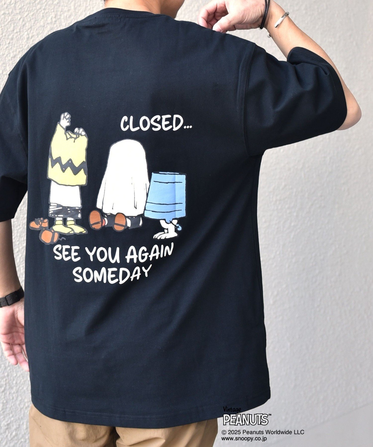 【シップス フォー ウィメン/SHIPS】のSHIPS any SNOOPY コラボ NOT THERE グラフィック バック プリント Tシャツ インテリア・キッズ・メンズ・レディースファッション・服の通販 founy(ファニー) 　ファッション　Fashion　レディースファッション　WOMEN　トップス・カットソー　Tops/Tshirt　シャツ/ブラウス　Shirts/Blouses　ロング / Tシャツ　T-Shirts　バッグ　Bag　おすすめ　Recommend　キャラクター　Character　グラフィック　Graphic　コラボ　Collaboration　シンプル　Simple　ストレート　Straight　トレンド　Trend　フロント　Front　プリント　Print　ワンポイント　One Point　ブラック|ID: prp329100004526472 ipo3291000000032395978