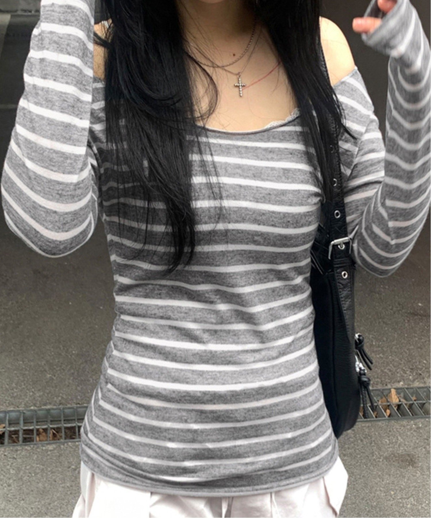 【チェルカ/CERCA】のMEMECLE/レトロストライプ オフショルダーフィット Tシャツ 人気、トレンドファッション・服の通販 founy(ファニー) 　ファッション　Fashion　レディースファッション　WOMEN　トップス・カットソー　Tops/Tshirt　シャツ/ブラウス　Shirts/Blouses　ロング / Tシャツ　T-Shirts　おすすめ　Recommend　インナー　Inner　オフショルダー　Off Shoulder　カーゴパンツ　Cargo Pants　キャミソール　Camisole　ストライプ　Stripe　スポーティ　Sporty　タンク　Tank　デコルテ　Decolletage　デニム　Denim　トレンド　Trend　バルーン　Balloon　プリーツ　Pleats　ボーダー　Border　ワイド　Wide　エレガント 上品　Elegant　 other-1|ID: prp329100004526558 ipo3291000000032012320