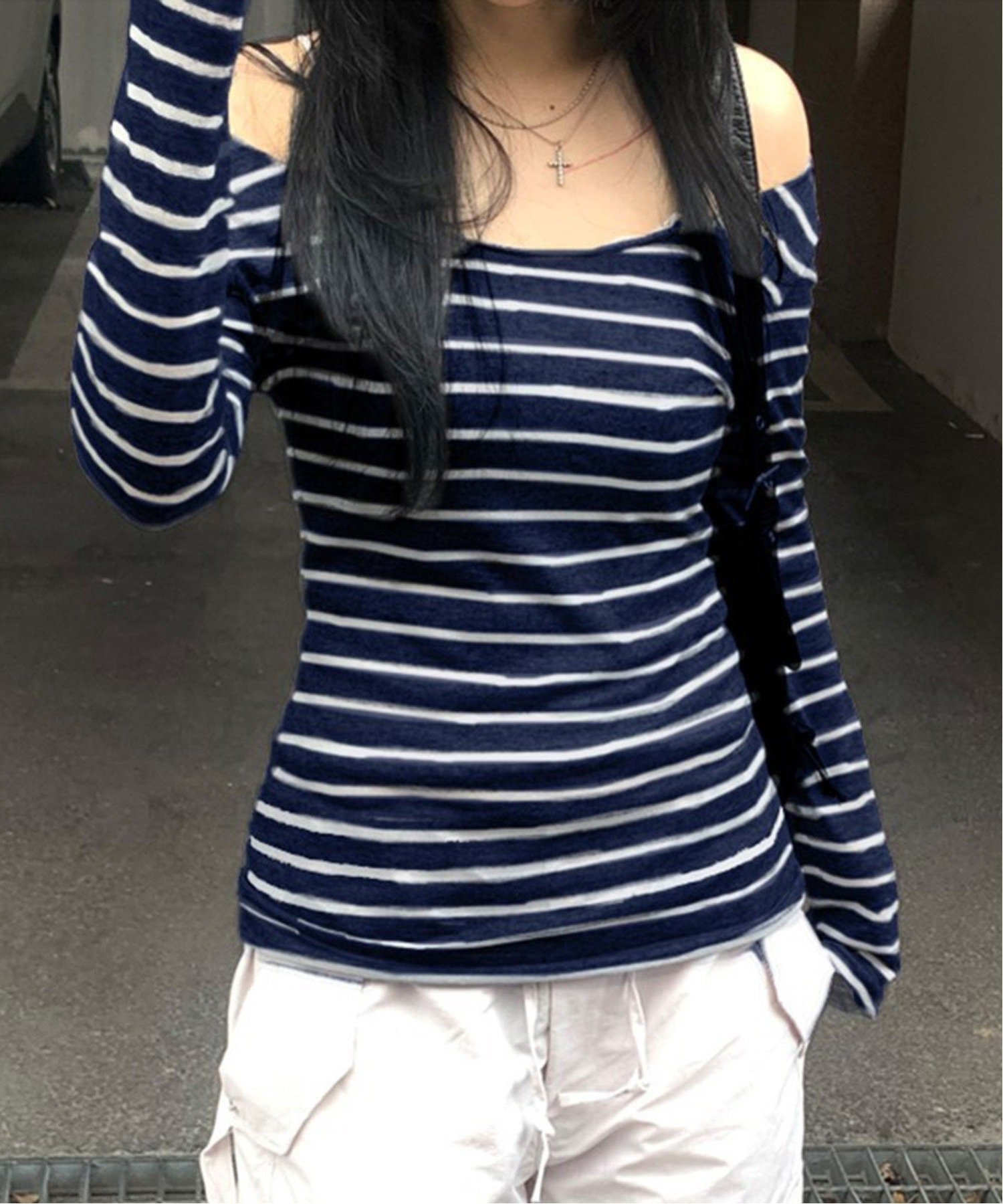 【チェルカ/CERCA】のMEMECLE/レトロストライプ オフショルダーフィット Tシャツ インテリア・キッズ・メンズ・レディースファッション・服の通販 founy(ファニー) 　ファッション　Fashion　レディースファッション　WOMEN　トップス・カットソー　Tops/Tshirt　シャツ/ブラウス　Shirts/Blouses　ロング / Tシャツ　T-Shirts　おすすめ　Recommend　インナー　Inner　オフショルダー　Off Shoulder　カーゴパンツ　Cargo Pants　キャミソール　Camisole　ストライプ　Stripe　スポーティ　Sporty　タンク　Tank　デコルテ　Decolletage　デニム　Denim　トレンド　Trend　バルーン　Balloon　プリーツ　Pleats　ボーダー　Border　ワイド　Wide　エレガント 上品　Elegant　ブルー|ID: prp329100004526558 ipo3291000000032012323
