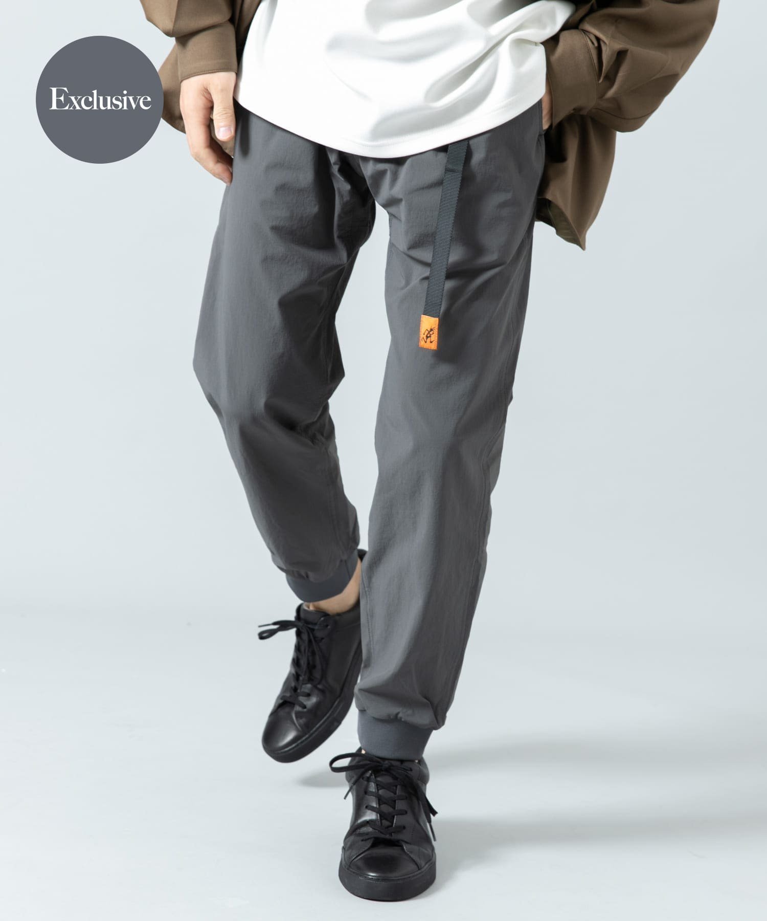 【アーバンリサーチ ロッソ/URBAN RESEARCH ROSSO / MEN】の『別注』Gramicci 4WAYストレッチリブジョガーパンツ インテリア・キッズ・メンズ・レディースファッション・服の通販 founy(ファニー) 　ファッション　Fashion　メンズファッション　MEN　ボトムス　Bottoms/Men　アウトドア　Outdoor　オレンジ　Orange　カリフォルニア　California　吸水　Water Absorption　軽量　Lightweight　サングラス　Sunglasses　ジャケット　Jacket　スタイリッシュ　Stylish　ストレッチ　Stretch　スニーカー　Sneakers　スペシャル　Special　ファブリック　Fabric　ポケット　Pocket　別注　Special Order　S/S・春夏　Ss・Spring/Summer　おすすめ　Recommend　夏　Summer　2025年　2025　2025春夏・S/S　Ss,Spring/Summer,2025　CHARCOAL|ID: prp329100004526559 ipo3291000000032108023