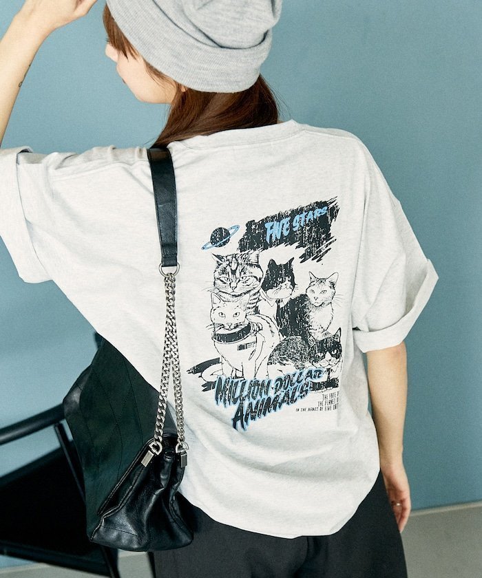 【フリークスストア/FREAK'S STORE】のFIVE STARS キャット アニマルプリントTシャツ 限定展開 25SS インテリア・キッズ・メンズ・レディースファッション・服の通販 founy(ファニー) 　ファッション　Fashion　レディースファッション　Fashion for Women　トップス・カットソー　Cut & Sew Tops　シャツ・ブラウス・オフィスカジュアル　Elegant Blouses & Button-Ups　ロングTシャツ・Tシャツ　Longline T-Shirts & Tees　イラスト　Illustration　春　Spring　スラックス　Slacks, Dress Pants　ティアードスカート　Tiered Skirt, Flounced Skirt　デニム　Denim, Jeans Material　トレンド　Trend, Trending Now　人気　Popular, Best Seller　猫　Cat, Kitty　フェミニン　Feminine, Girly　プリント　Print, Printed Pattern　ルーズ　Loose, Oversized　ロング　Long, Long-Length　ワンポイント　One Point, Statement Accent　S/S・春夏　SS, Spring/Summer, Warm Season　おすすめ　Recommended / Our Picks　夏　Summer　2025年　2025　2025春夏・S/S　Spring/Summer 2025 SS25　ライトグレー|ID: prp329100004526621 ipo3291000000033398772