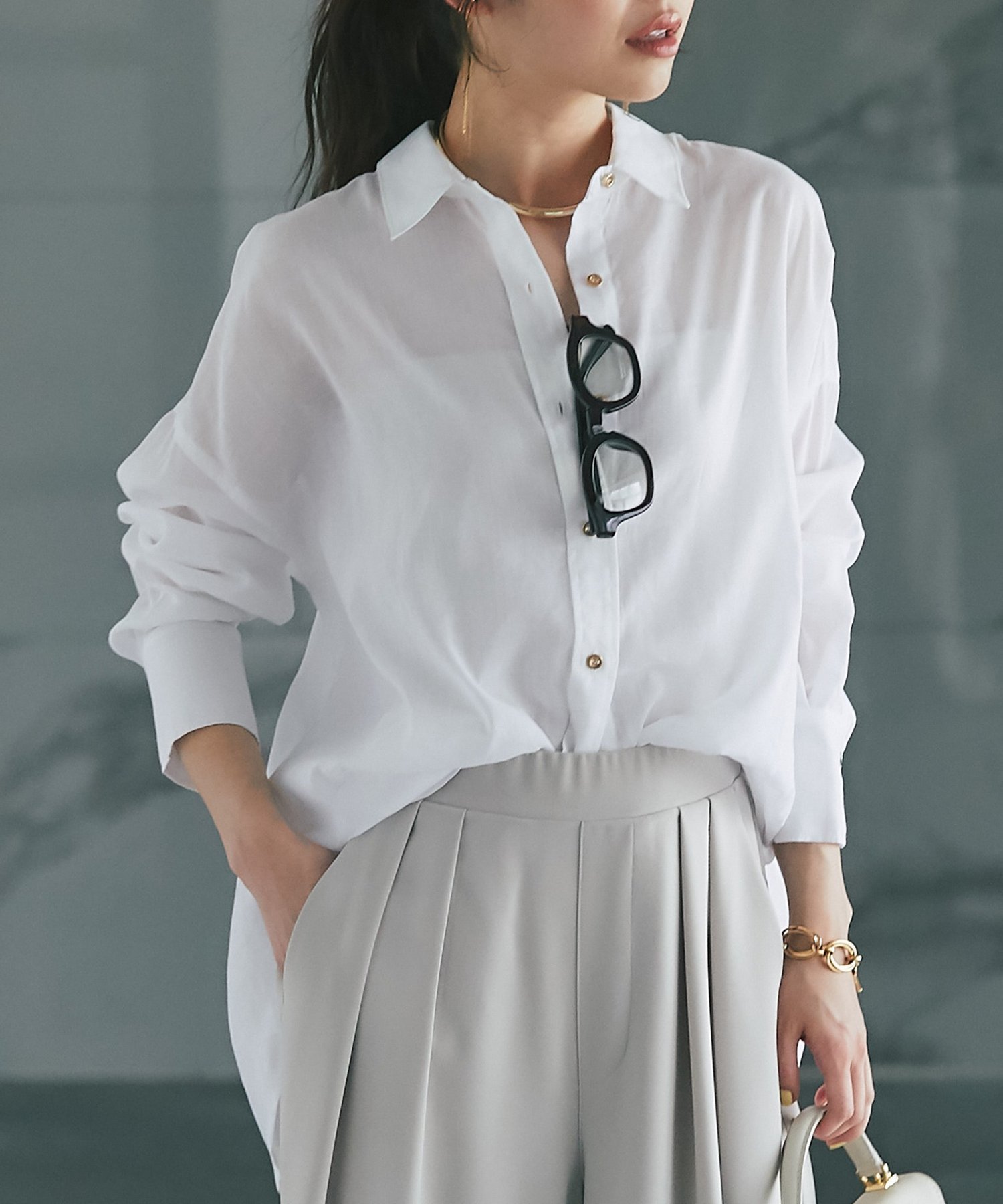 【ラブティックボンボン/La boutique BonBon】のシアーリネン混オーバーシャツ インテリア・キッズ・メンズ・レディースファッション・服の通販 founy(ファニー) 　ファッション　Fashion　レディースファッション　Fashion for Women　トップス・カットソー　Cut & Sew Tops　シャツ・ブラウス・オフィスカジュアル　Elegant Blouses & Button-Ups　おすすめ　Recommended / Our Picks　キャミソール　Camisole, Spaghetti Strap Top　シンプル　Simple, Minimal　フロント　Front, Front Design　ベーシック　Basic, Essential　ミドル　Middle Length, Mid Height　羽織　Haori, Light Jacket　長袖　Long Sleeve, Full Sleeve　ホワイト|ID: prp329100004527176 ipo3291000000032765900