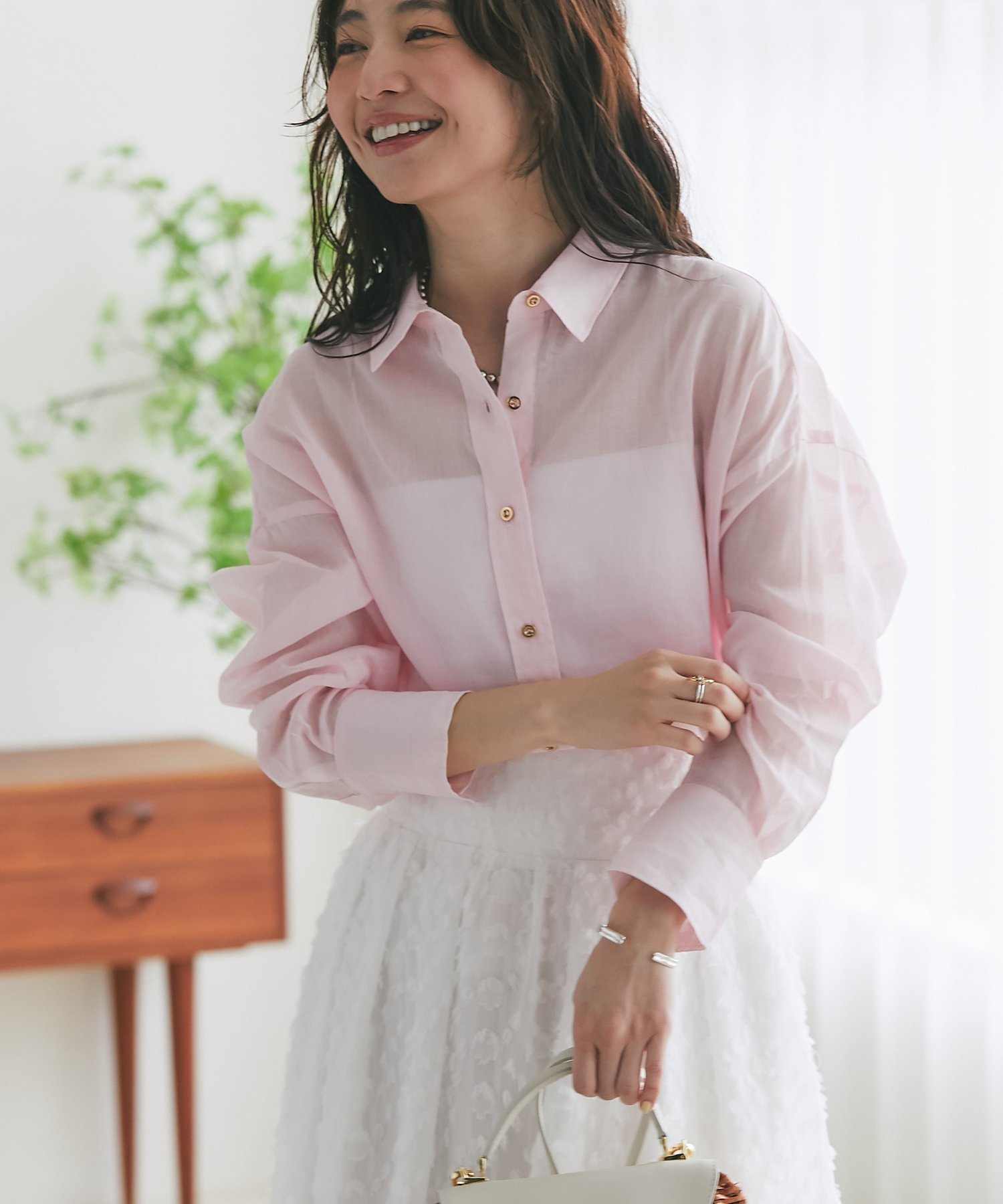 【ラブティックボンボン/La boutique BonBon】のシアーリネン混オーバーシャツ インテリア・キッズ・メンズ・レディースファッション・服の通販 founy(ファニー) 　ファッション　Fashion　レディースファッション　Fashion for Women　トップス・カットソー　Cut & Sew Tops　シャツ・ブラウス・オフィスカジュアル　Elegant Blouses & Button-Ups　おすすめ　Recommended / Our Picks　キャミソール　Camisole, Spaghetti Strap Top　シンプル　Simple, Minimal　フロント　Front, Front Design　ベーシック　Basic, Essential　ミドル　Middle Length, Mid Height　羽織　Haori, Light Jacket　長袖　Long Sleeve, Full Sleeve　ピンク|ID: prp329100004527176 ipo3291000000032765901