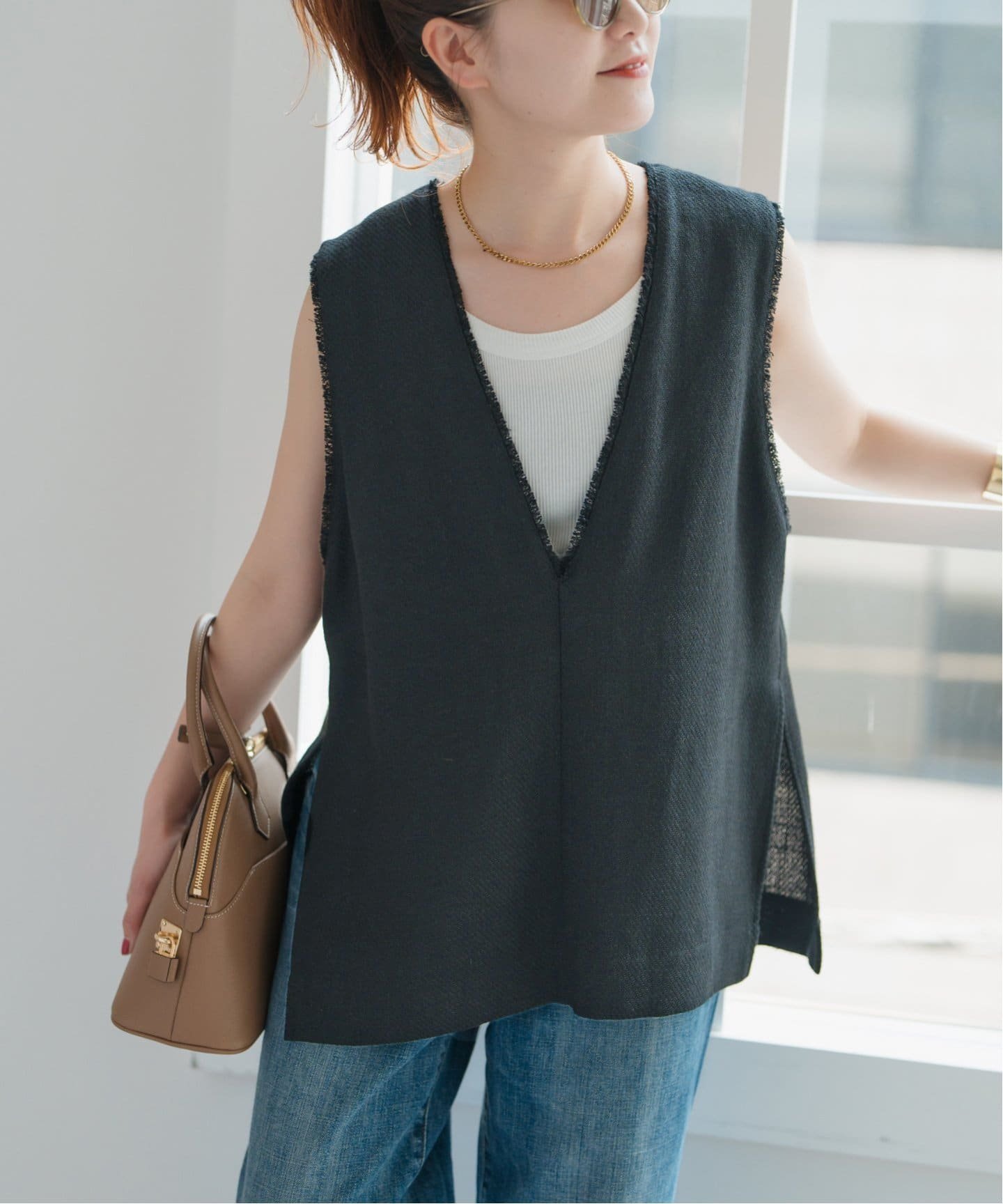 【スピック&スパン/Spick & Span】のリネンブレンドツイードベスト インテリア・キッズ・メンズ・レディースファッション・服の通販 founy(ファニー) 　ファッション　Fashion　レディースファッション　Fashion for Women　アウター　Coat / Outerwear Collection　トップス・カットソー　Cut & Sew Tops　ベスト&ジレ / 重ね着スタイル　Vests & Gilets　おすすめ　Recommended / Our Picks　シンプル　Simple, Minimal　スリット　Slit, Slit Detail　ツイード　Twill, Twill Weave　フリンジ　Fringe, Tassel　ベスト　Vest, Waistcoat　リネン　Linen, Linen Fabric　ブラック|ID: prp329100004527317 ipo3291000000032711838