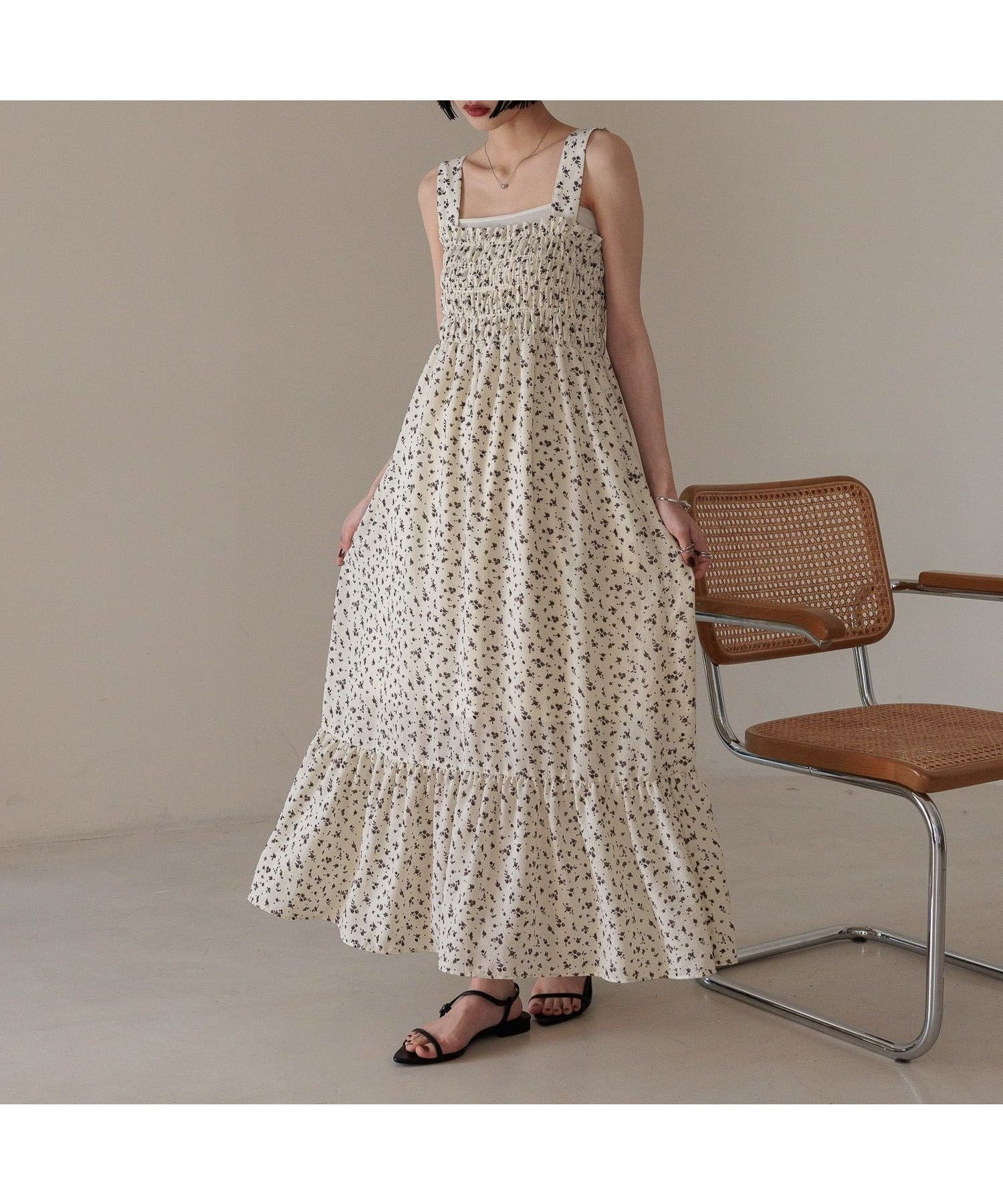 【ローリーズファーム/LOWRYS FARM】のシャーリングワンピース インテリア・キッズ・メンズ・レディースファッション・服の通販 founy(ファニー) 　ファッション　Fashion　レディースファッション　Ladies' Fashion Online　ワンピース　Dress　おすすめ　Recommend　インナー　Inner　シャーリング　Shirring　ジャケット　Jacket　トレンド　Trend　無地　Plain Color　アイボリー花柄20|ID: prp329100004527432 ipo3291000000032636171