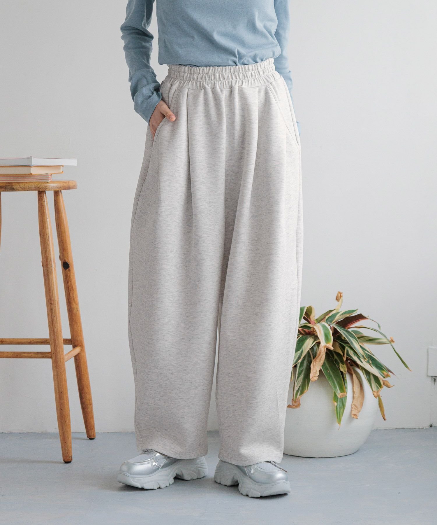 【ローリーズファーム/LOWRYS FARM】のカットイージーコクーンパンツ インテリア・キッズ・メンズ・レディースファッション・服の通販 founy(ファニー) 　ファッション　Fashion　レディースファッション　Fashion for Women　パンツ　Pants & Trousers　おすすめ　Recommended / Our Picks　ショート　Short, Short Length　ダブル　Double, Double-Breasted　トレンド　Trend, Trending Now　フェイス　Face, Facial Design　ポケット　Pocket, Pocket Detail　リラックス　Relax, Relaxed Fit　グレー|ID: prp329100004527578 ipo3291000000033189840