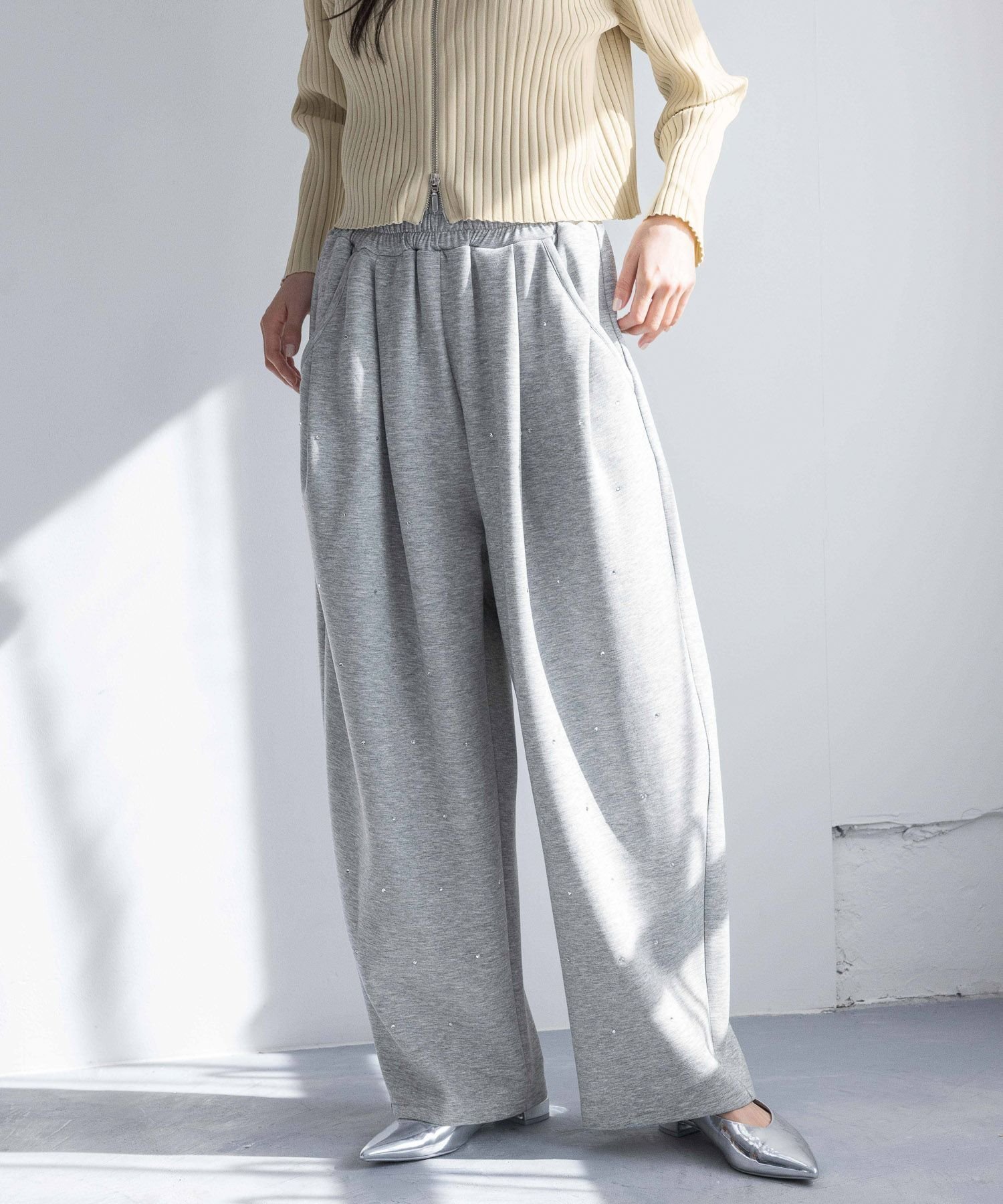 【ローリーズファーム/LOWRYS FARM】のカットイージーコクーンパンツ インテリア・キッズ・メンズ・レディースファッション・服の通販 founy(ファニー) 　ファッション　Fashion　レディースファッション　Fashion for Women　パンツ　Pants & Trousers　おすすめ　Recommended / Our Picks　ショート　Short, Short Length　ダブル　Double, Double-Breasted　トレンド　Trend, Trending Now　フェイス　Face, Facial Design　ポケット　Pocket, Pocket Detail　リラックス　Relax, Relaxed Fit　ラインストーン|ID: prp329100004527578 ipo3291000000033189843