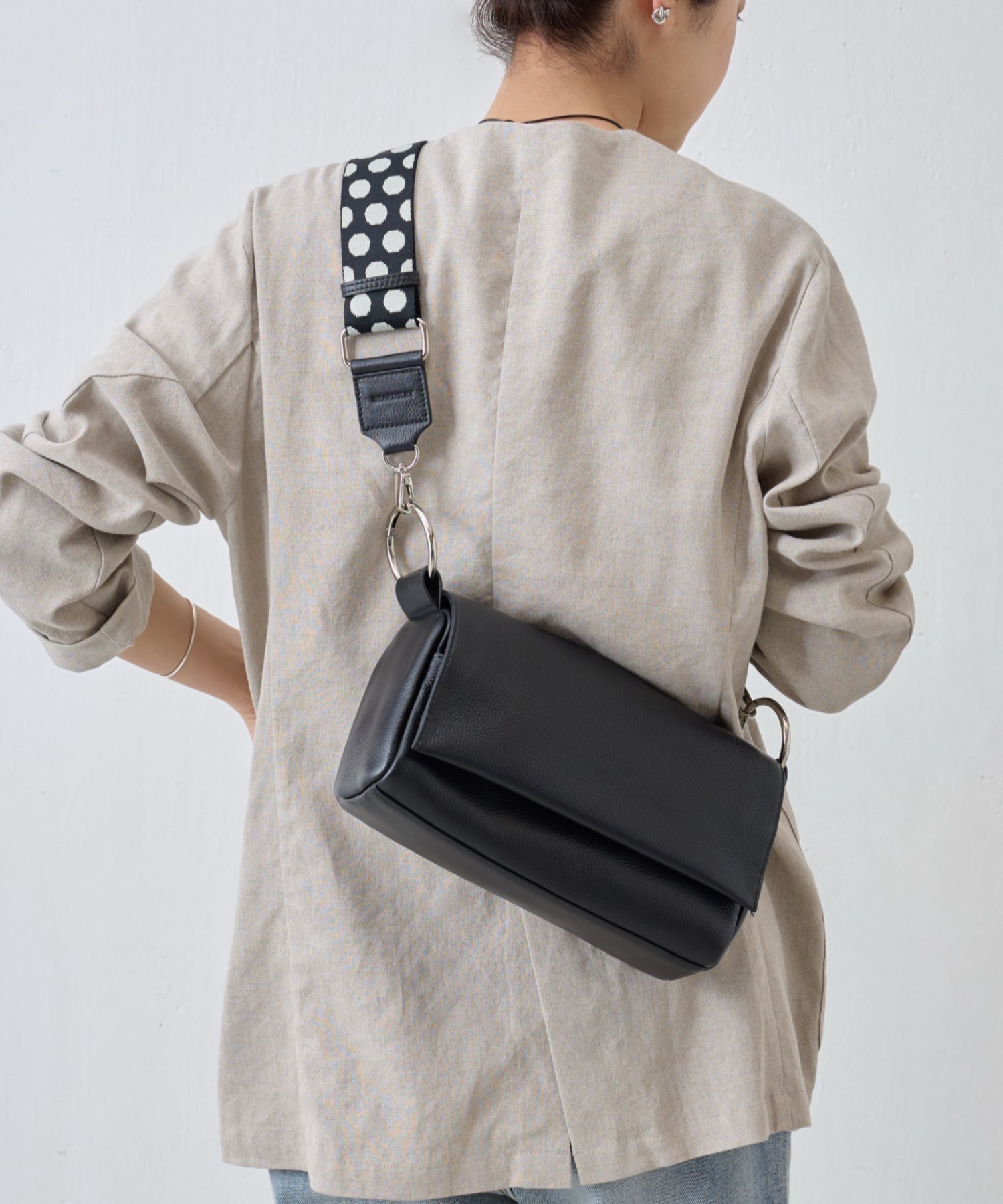 【その他のブランド/Other】の《ベルト付替え可》レザーボディバッグ 人気、トレンドファッション・服の通販 founy(ファニー) 　ファッション　Fashion　レディースファッション　WOMEN　バッグ　Bag　ベルト　Belts　ショルダー　Shoulder　スカーフ　Scarf　フラップ　Flap　ポケット　Pocket　マグネット　Magnet　 other-1|ID: prp329100004527690 ipo3291000000032017552