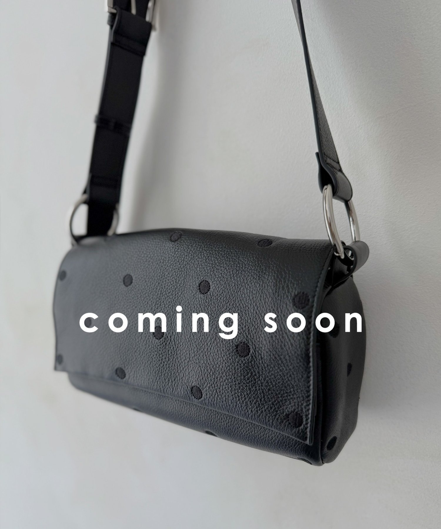 【ビアズリー/BEARDSLEY】の《ベルト付替え可》レザーボディバッグ インテリア・キッズ・メンズ・レディースファッション・服の通販 founy(ファニー) ファッション Fashion レディースファッション Fashion for Women バッグ Bags ベルト&ウエストマーク Belts & Waist Accessories ショルダー Shoulder, Shoulder Strap スカーフ Scarf, Neckwear フラップ Flap, Flap Pocket ポケット Pocket, Pocket Detail マグネット Magnet, Magnetic Closure ブラックその他1|ID: prp329100004527690 ipo3291000000034363569