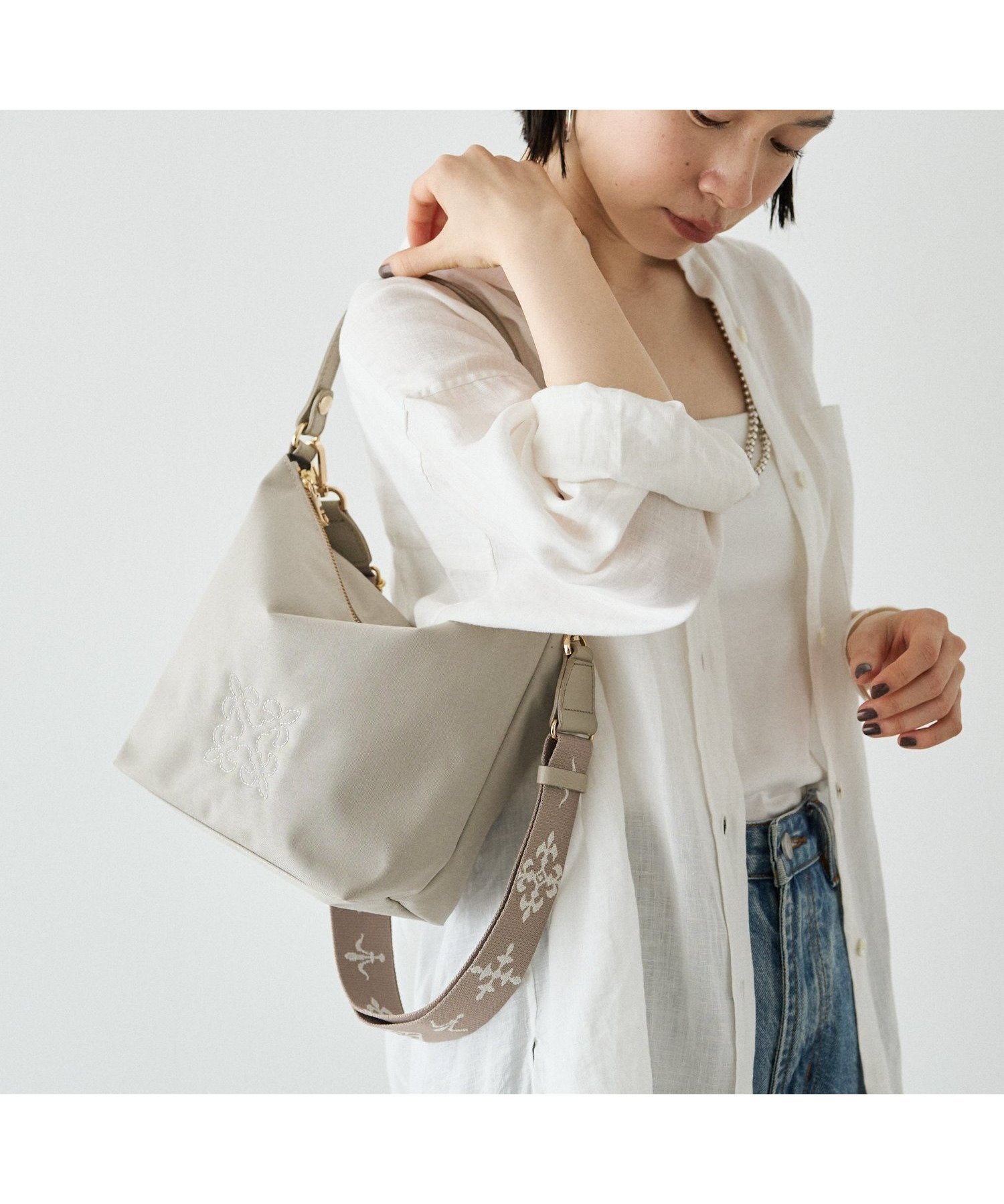 【ラシット/russet】のシリーズ累計販売点数2万点超 コーデュラナイロンシンプルショルダーバッグ インテリア・キッズ・メンズ・レディースファッション・服の通販 founy(ファニー) 　ファッション　Fashion　レディースファッション　WOMEN　バッグ　Bag　エレガント 上品　Elegant　コンパクト　Compact　軽量　Lightweight　ショート　Short　シルバー　Silver　スマート　Smart　財布　Wallet　トラベル　Travel　定番　Standard　人気　Popularity　ハンカチ　Handkerchief　バランス　Balance　ポケット　Pocket　ポーチ　Pouch　モチーフ　Motif　おすすめ　Recommend　日本製　Made In Japan　旅行　Travel　2025年　2025　2025春夏・S/S　Ss,Spring/Summer,2025　グレージュ|ID: prp329100004527699 ipo3291000000032017593