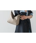 【ラシット/russet】のシリーズ累計販売点数2万点超 【名品】ソフトレザーシンプルショルダーバッグ グレージュ|ID: prp329100004527708 ipo3291000000032017631