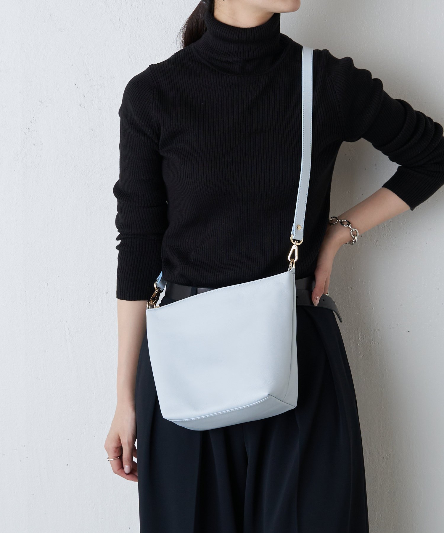 【ラシット/russet】のシリーズ累計販売点数2万点超 【名品】ソフトレザーシンプルショルダーバッグ インテリア・キッズ・メンズ・レディースファッション・服の通販 founy(ファニー) 　ファッション　Fashion　レディースファッション　WOMEN　バッグ　Bag　コンパクト　Compact　軽量　Lightweight　ショルダー　Shoulder　シンプル　Simple　スマート　Smart　財布　Wallet　トレンド　Trend　定番　Standard　人気　Popularity　ハンカチ　Handkerchief　ベーシック　Basic　ポケット　Pocket　ポーチ　Pouch　モダン　Modern　日本製　Made In Japan　エレガント 上品　Elegant　スカイブルー|ID: prp329100004527708 ipo3291000000032017638