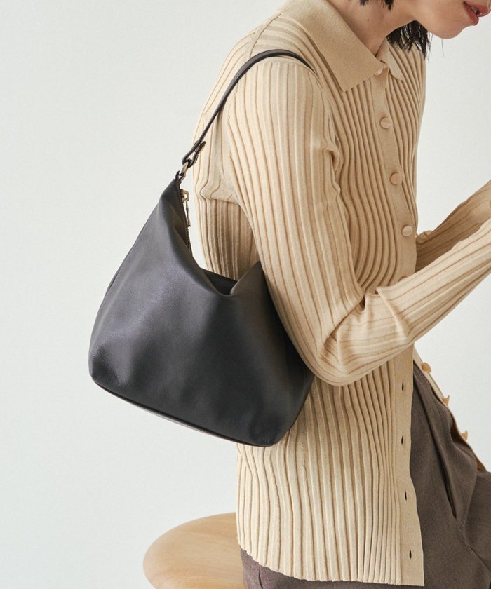 【ラシット/russet】のソフトレザーシンプルショルダーバッグ インテリア・キッズ・メンズ・レディースファッション・服の通販 founy(ファニー) https://founy.com/ ファッション Fashion レディースファッション Fashion for Women バッグ Bags コンパクト Compact, Small Size 軽量 Lightweight, Ultra Light ショルダー Shoulder, Shoulder Strap シンプル Simple, Minimal 財布 Wallet, Purse 定番 Standard, Basic Item 手帳 Planner, Notebook バランス Balance, Style Balance フォルム Silhouette, Form ベーシック Basic, Essential ポケット Pocket, Pocket Detail ポーチ Pouch, Small Case モダン Modern, Contemporary モバイル Mobile, Smartphone 日本製 Made In Japan エレガント 上品 Elegant |ID: prp329100004527708 ipo3291000000034610201