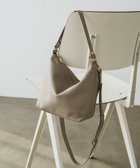 【ラシット/russet】のソフトレザーシンプルショルダーバッグ グレージュ|ID: prp329100004527708 ipo3291000000034610209