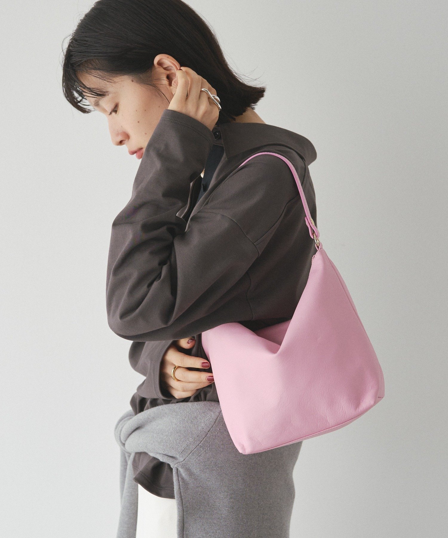 【ラシット/russet】のソフトレザーシンプルショルダーバッグ インテリア・キッズ・メンズ・レディースファッション・服の通販 founy(ファニー) ファッション Fashion レディースファッション Fashion for Women バッグ Bags コンパクト Compact, Small Size 軽量 Lightweight, Ultra Light ショルダー Shoulder, Shoulder Strap シンプル Simple, Minimal 財布 Wallet, Purse 定番 Standard, Basic Item 手帳 Planner, Notebook バランス Balance, Style Balance フォルム Silhouette, Form ベーシック Basic, Essential ポケット Pocket, Pocket Detail ポーチ Pouch, Small Case モダン Modern, Contemporary モバイル Mobile, Smartphone 日本製 Made In Japan エレガント 上品 Elegant ピンク|ID: prp329100004527708 ipo3291000000034610213