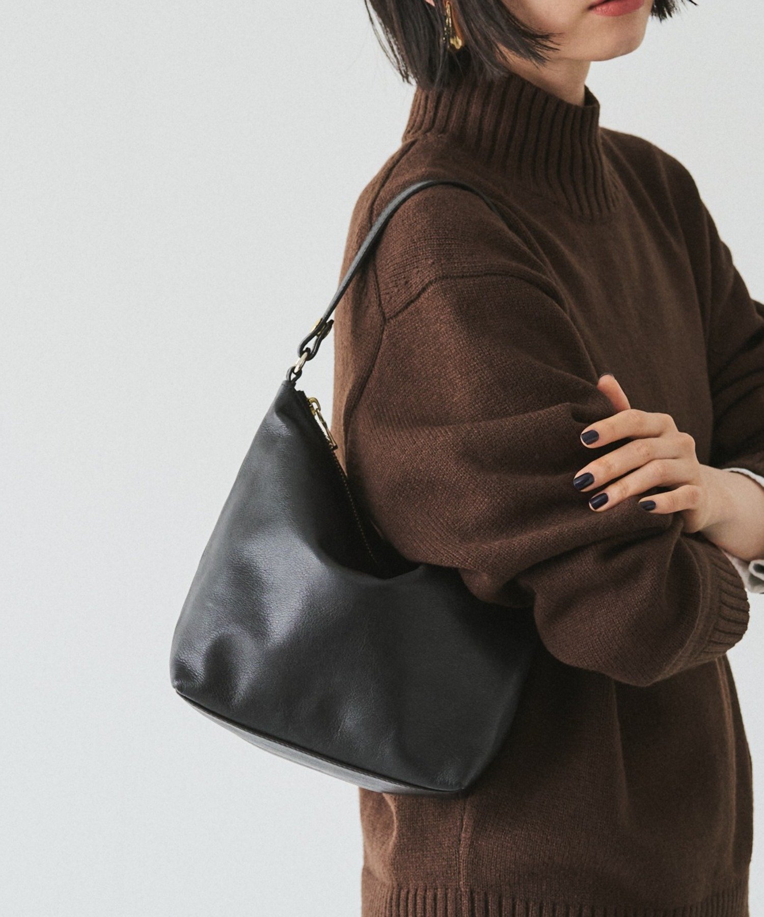 【ラシット/russet】のソフトレザーシンプルショルダーバッグ インテリア・キッズ・メンズ・レディースファッション・服の通販 founy(ファニー) 　ファッション　Fashion　レディースファッション　Fashion for Women　バッグ　Bags　コンパクト　Compact, Small Size　軽量　Lightweight, Ultra Light　ショルダー　Shoulder, Shoulder Strap　シンプル　Simple, Minimal　財布　Wallet, Purse　定番　Standard, Basic Item　手帳　Planner, Notebook　バランス　Balance, Style Balance　フォルム　Silhouette, Form　ベーシック　Basic, Essential　ポケット　Pocket, Pocket Detail　ポーチ　Pouch, Small Case　モダン　Modern, Contemporary　モバイル　Mobile, Smartphone　日本製　Made In Japan　エレガント 上品　Elegant　ブラック|ID: prp329100004527708 ipo3291000000035115090