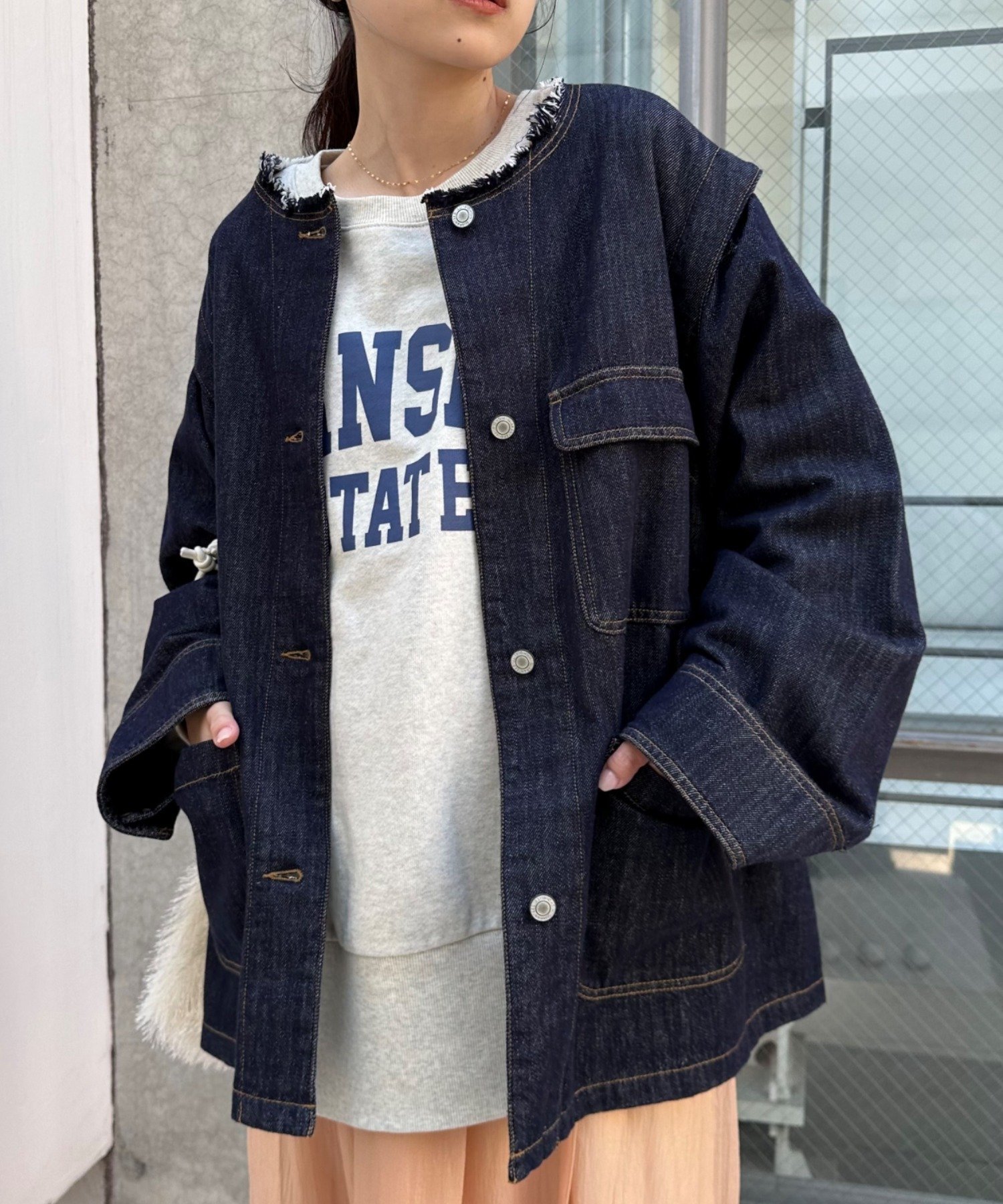 【チャオパニックティピー/CIAOPANIC TYPY】の【袖取り外し可能】マルチウェイデニムワークジャケット インテリア・キッズ・メンズ・レディースファッション・服の通販 founy(ファニー) 　ファッション　Fashion　レディースファッション　WOMEN　アウター　Coat Outerwear　ジャケット　Jackets　切替　Switching　シンプル　Simple　ジャケット　Jacket　ストレート　Straight　タートルネック　Turtleneck　デニム　Denim　フリンジ　Fringe　ブルゾン　Blouson　ベスト　Vest　ベーシック　Basic　レース　Race　ワイド　Wide　おすすめ　Recommend　ネイビー|ID: prp329100004527714 ipo3291000000032017658