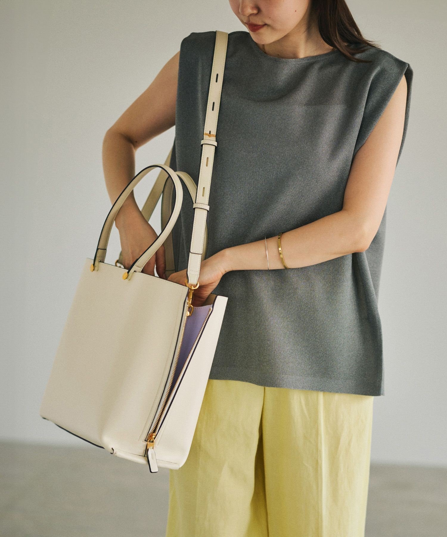 【ロペ/ROPE'】の【E POR】Y BAG Wide【通勤】【A4対応】【雑誌掲載】【25AW】 インテリア・キッズ・メンズ・レディースファッション・服の通販 founy(ファニー) 　雑誌掲載アイテム　Magazine Picks & Fashion Features　ファッション雑誌　Fashion Magazines　バイラ　BAILA　ファッション　Fashion　レディースファッション　Fashion for Women　秋　Autumn　4月号　April Issue　サイドジップ　Side Zip, Side Zipper　ショルダー　Shoulder, Shoulder Strap　スーツ　Suit, Formalwear　雑誌　Magazine, Fashion Magazine　ポケット　Pocket, Pocket Detail　ラップ　Wrap, Wrap Design　A/W・秋冬　Autumn/Winter　おすすめ　Recommended / Our Picks　旅行　Travel　ビジネス 仕事 通勤　Business / Work / Commuting　2025年　2025　2025-2026秋冬・A/W　Autumn/Winter 2025–26 AW25–26　キナリ(16)|ID: prp329100004527773 ipo3291000000032752049