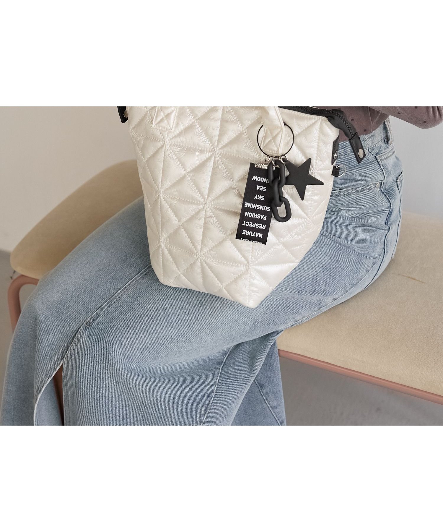 【ベイフロー/BAYFLOW】の≪一部 ≫ A4サイズ収納可 チャーム付き3WAYキルトトート 人気、トレンドファッション・服の通販 founy(ファニー) 　ファッション　Fashion　レディースファッション　Fashion for Women　バッグ　Bags　チェーン　Chain, Chain Strap　チャーム　Charm, Pendant　ボストン　Boston　 other-1|ID: prp329100004527844 ipo3291000000034600636