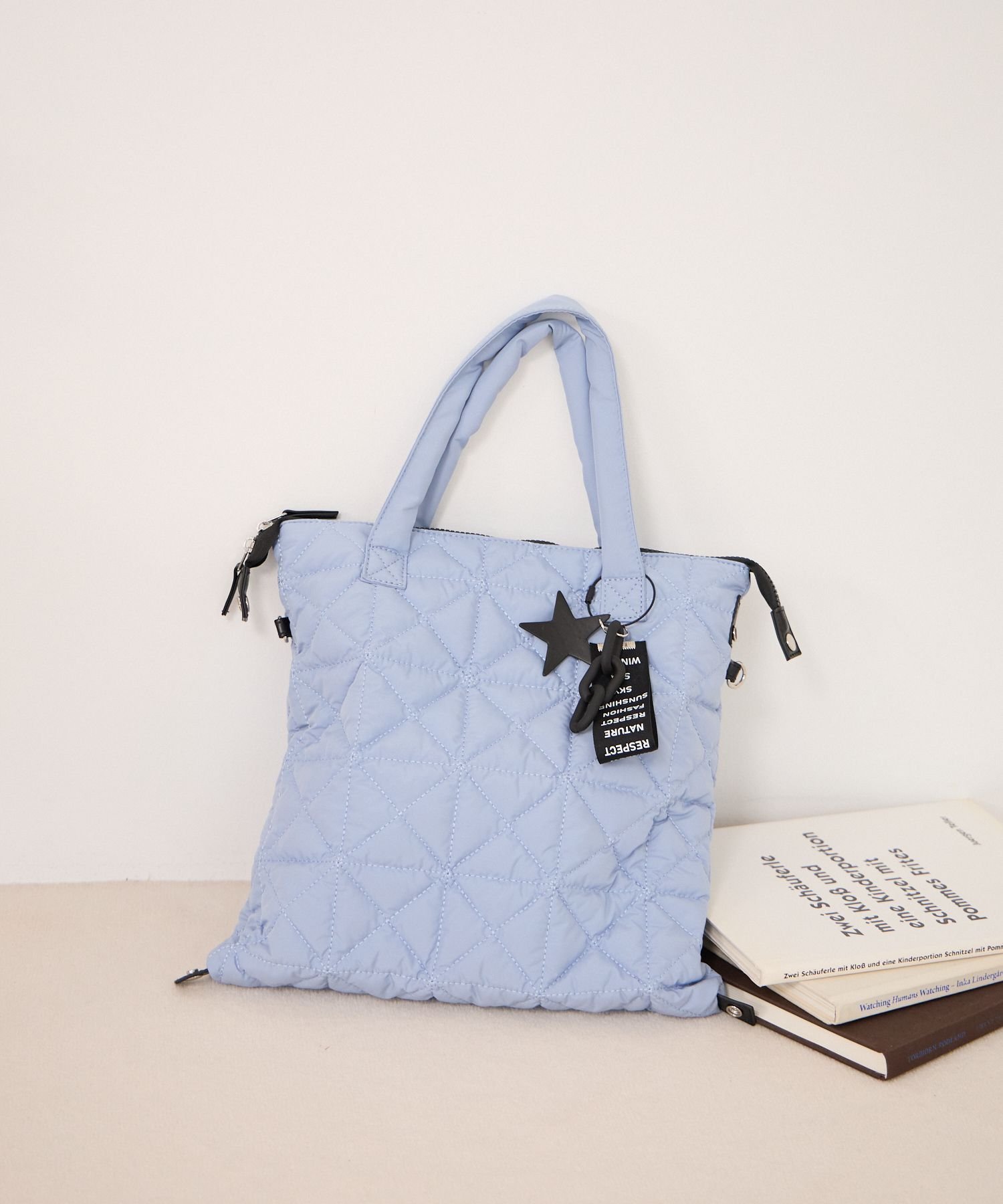 【ベイフロー/BAYFLOW】の≪一部 ≫ A4サイズ収納可 チャーム付き3WAYキルトトート インテリア・キッズ・メンズ・レディースファッション・服の通販 founy(ファニー) 　ファッション　Fashion　レディースファッション　Fashion for Women　バッグ　Bags　チェーン　Chain, Chain Strap　チャーム　Charm, Pendant　ボストン　Boston　ライトブルー82|ID: prp329100004527844 ipo3291000000034600654