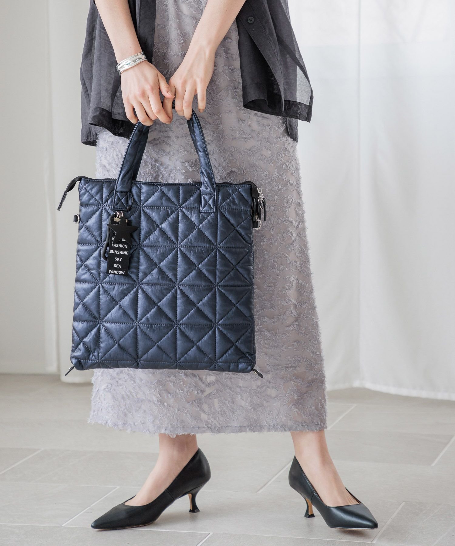 【ベイフロー/BAYFLOW】の≪一部 ≫ A4サイズ収納可 チャーム付き3WAYキルトトート インテリア・キッズ・メンズ・レディースファッション・服の通販 founy(ファニー) 　ファッション　Fashion　レディースファッション　Fashion for Women　バッグ　Bags　チェーン　Chain, Chain Strap　チャーム　Charm, Pendant　ボストン　Boston　ネイビー88|ID: prp329100004527844 ipo3291000000034600655