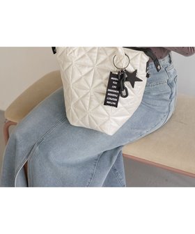 【ベイフロー/BAYFLOW】の≪一部 ≫ A4サイズ収納可 チャーム付き3WAYキルトトート 人気、トレンドファッション・服の通販 founy(ファニー) ファッション Fashion レディースファッション Fashion for Women バッグ Bags チェーン Chain, Chain Strap チャーム Charm, Pendant ボストン Boston |ID:prp329100004527844