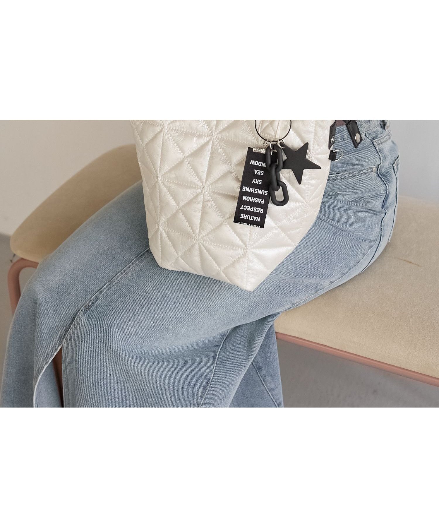 【ベイフロー/BAYFLOW】の≪一部 ≫ A4サイズ収納可 チャーム付き3WAYキルトトート 人気、トレンドファッション・服の通販 founy(ファニー) 　ファッション　Fashion　レディースファッション　Fashion for Women　バッグ　Bags　チェーン　Chain, Chain Strap　チャーム　Charm, Pendant　ボストン　Boston　 other-1|ID: prp329100004527844 ipo3291000000035040665