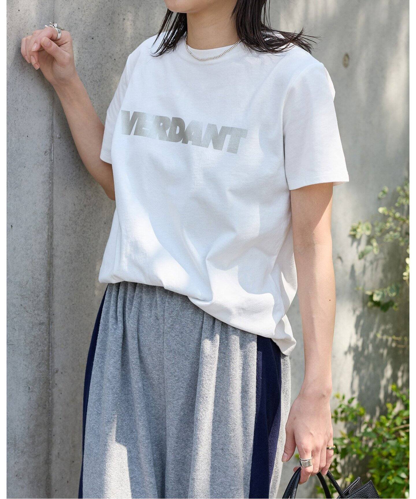 【ジャーナルスタンダード/JOURNAL STANDARD】の《WEB限定追加》VERDANT Tシャツ インテリア・キッズ・メンズ・レディースファッション・服の通販 founy(ファニー) 　ファッション　Fashion　レディースファッション　Fashion for Women　トップス・カットソー　Cut & Sew Tops　シャツ・ブラウス・オフィスカジュアル　Elegant Blouses & Button-Ups　ロングTシャツ・Tシャツ　Longline T-Shirts & Tees　2025年　2025　2025春夏・S/S　Spring/Summer 2025 SS25　シルバー|ID: prp329100004527884 ipo3291000000033199183
