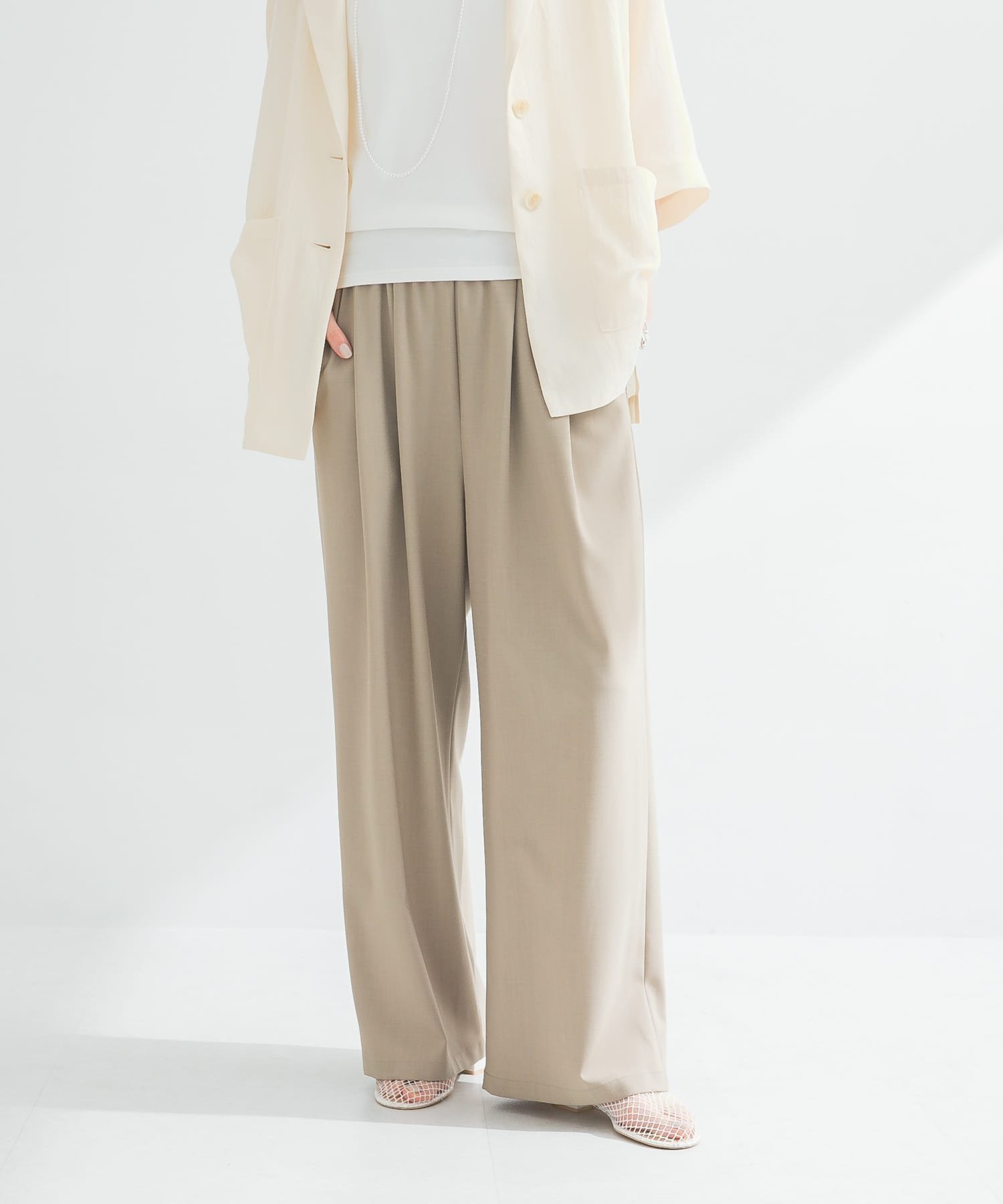 【アーバンリサーチ/URBAN RESEARCH】のタックギャザーストレートパンツ インテリア・キッズ・メンズ・レディースファッション・服の通販 founy(ファニー) 　ファッション　Fashion　レディースファッション　WOMEN　パンツ　Pants　2025年　2025　2025春夏・S/S　Ss,Spring/Summer,2025　シンプル　Simple　ジャケット　Jacket　ストレート　Straight　エレガント 上品　Elegant　夏　Summer　S/S・春夏　Ss・Spring/Summer　SAND BEG|ID: prp329100004527996 ipo3291000000032250104