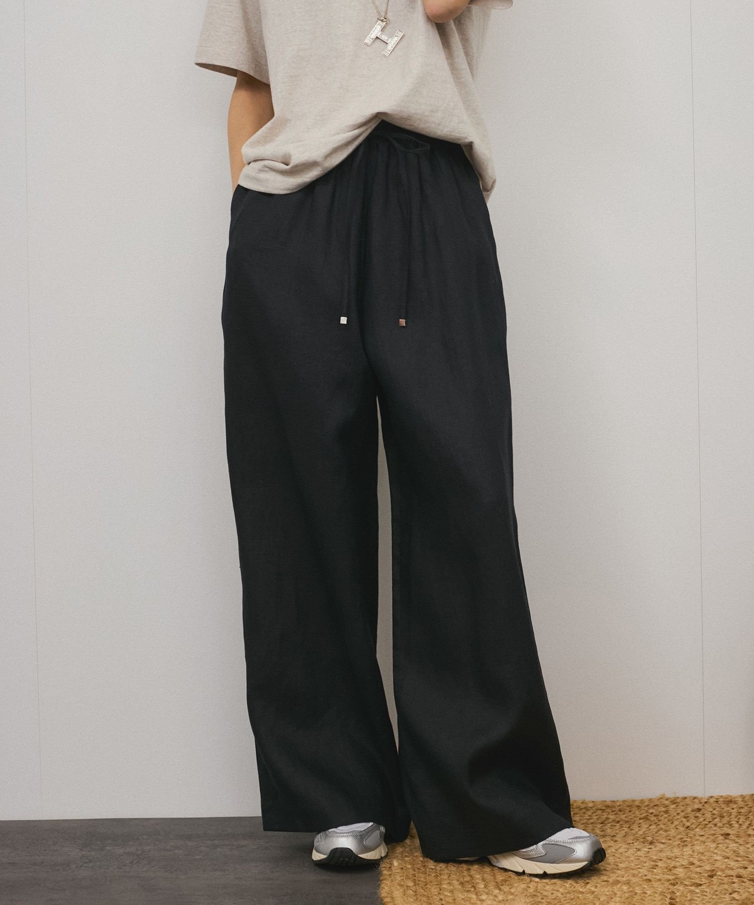 【サロン アダム エ ロペ/SALON adam et rope'】のヨーロピアンフラックスリネンリラックスパンツ インテリア・キッズ・メンズ・レディースファッション・服の通販 founy(ファニー) 　ファッション　Fashion　レディースファッション　Ladies' Fashion Online　パンツ　Pants　アクセサリー　Accessories　吸水　Water Absorption　シャンブレー　Chambray　シンプル　Simple　ジャケット　Jacket　ポケット　Pocket　メタル　Metal　リネン　Linen　ワイド　Wide　おすすめ　Recommend　ブラック(01)|ID: prp329100004528008 ipo3291000000032611159