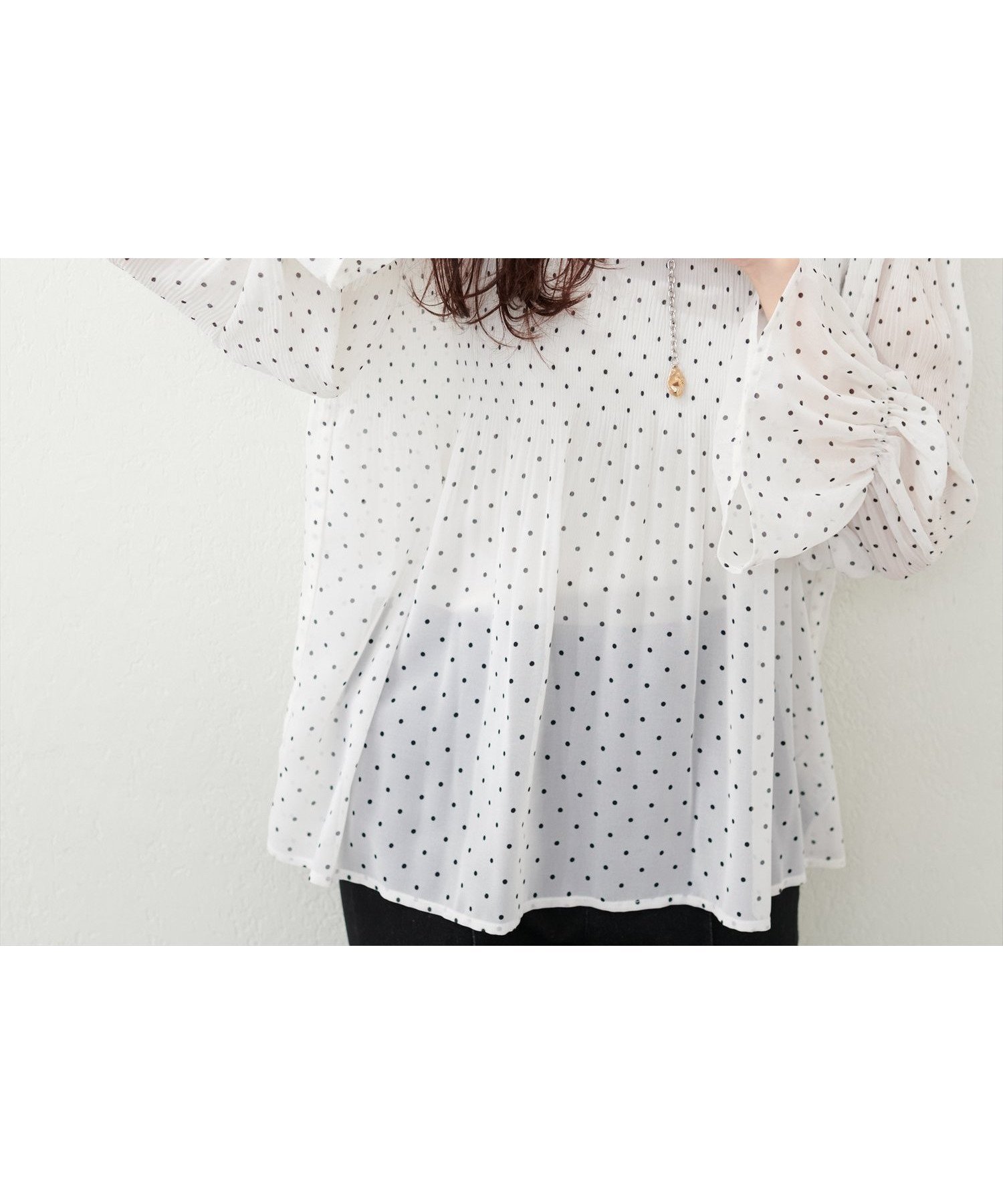 【ナチュラルクチュール/natural couture】のマジョリカプリーツブラウス インテリア・キッズ・メンズ・レディースファッション・服の通販 founy(ファニー) 　ファッション　Fashion　レディースファッション　WOMEN　トップス・カットソー　Tops/Tshirt　シャツ/ブラウス　Shirts/Blouses　2025年　2025　2025春夏・S/S　Ss,Spring/Summer,2025　インナー　Inner　キャミワンピース　Cami Dress　シアー　Sheer　シンプル　Simple　フェミニン　Feminine　プリーツ　Pleats　ドット|ID: prp329100004528063 ipo3291000000032290095