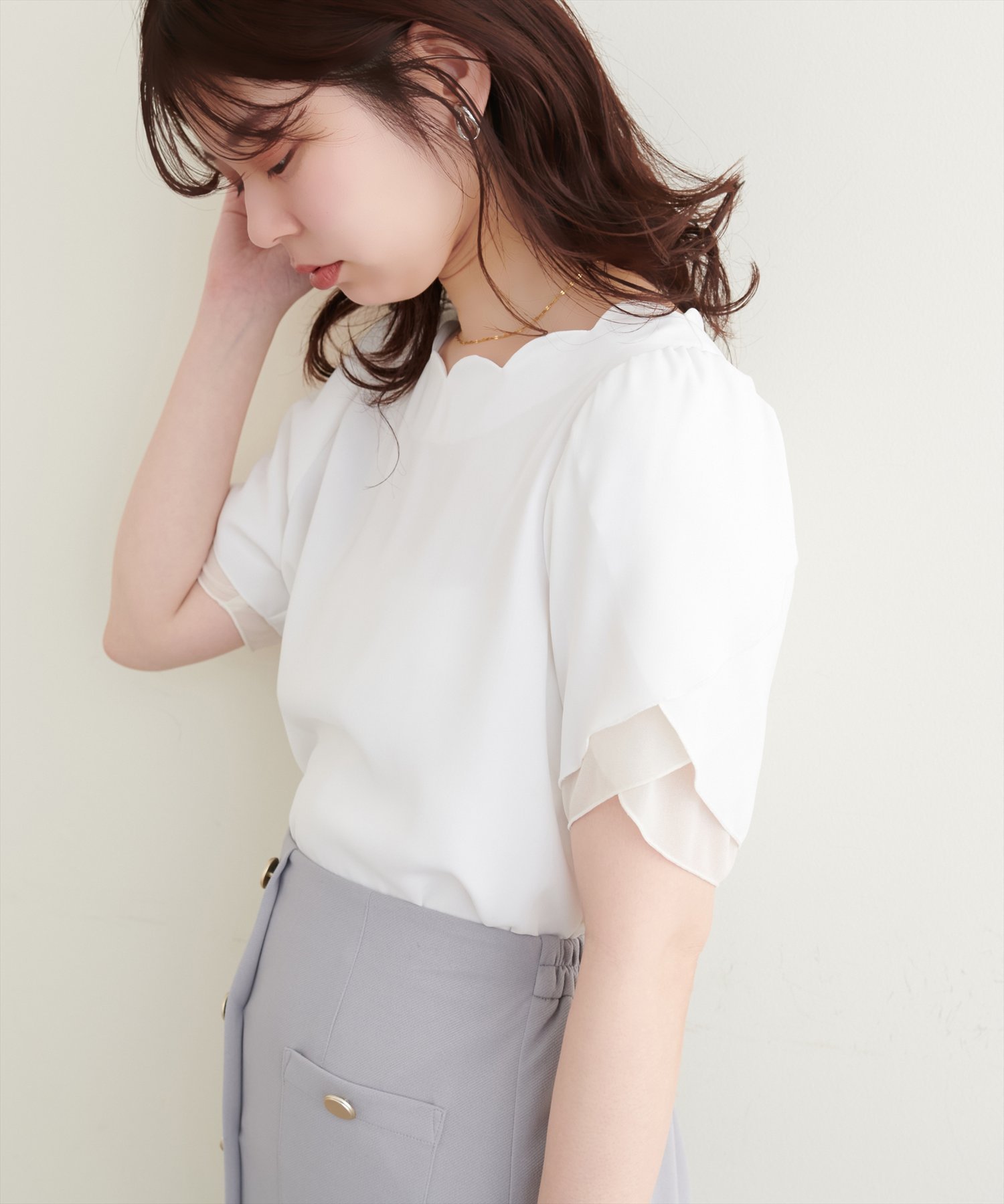 【ナチュラルクチュール/natural couture】のチューリップスリーブスカラップネックブラウス インテリア・キッズ・メンズ・レディースファッション・服の通販 founy(ファニー) 　ファッション　Fashion　レディースファッション　WOMEN　トップス・カットソー　Tops/Tshirt　シャツ/ブラウス　Shirts/Blouses　2025年　2025　2025春夏・S/S　Ss,Spring/Summer,2025　シンプル　Simple　スリット　Slit　チューリップ　Tulip　デニム　Denim　エレガント 上品　Elegant　半袖　Short Sleeve　アイボリー|ID: prp329100004528121 ipo3291000000032200994
