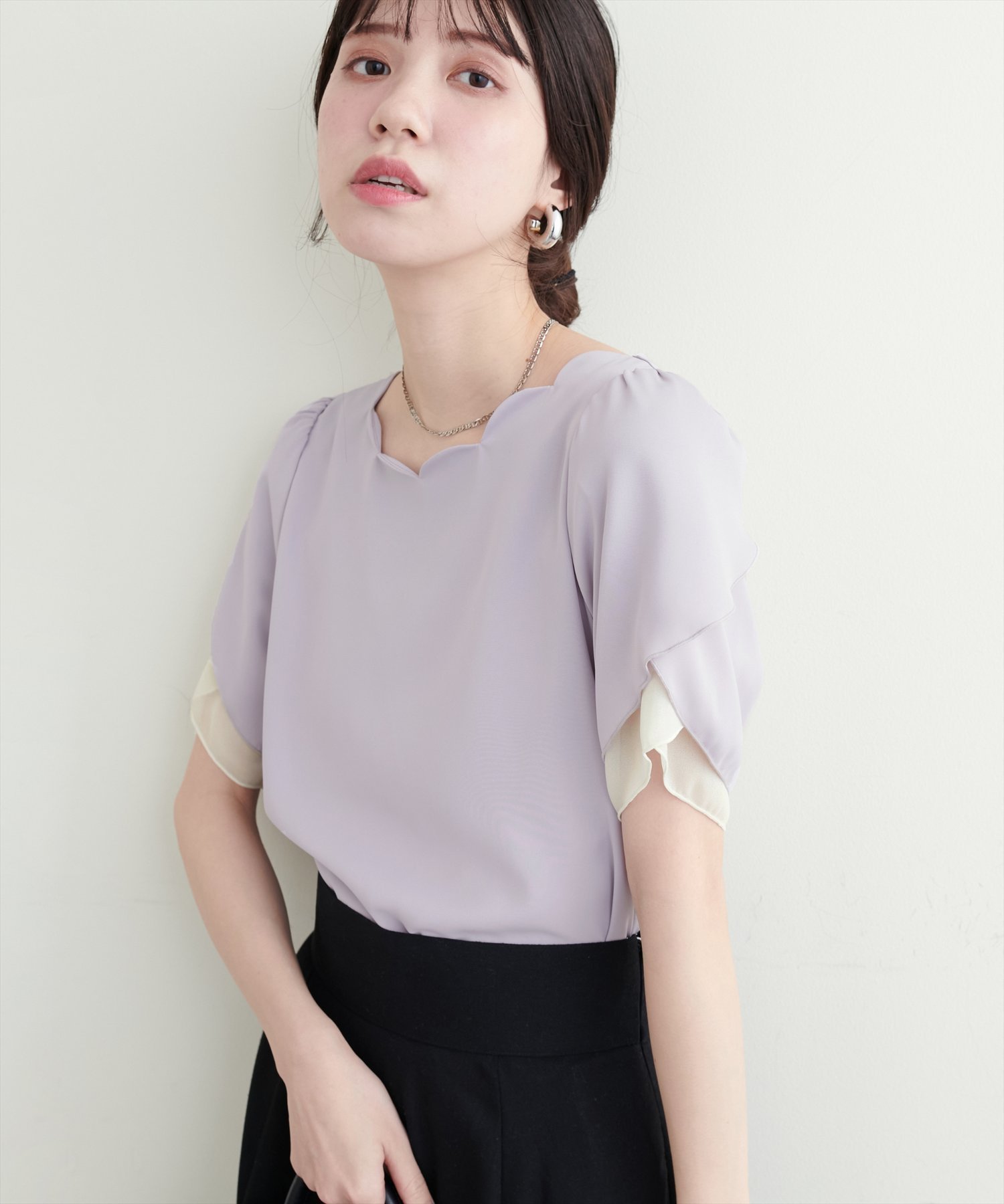 【ナチュラルクチュール/natural couture】のチューリップスリーブスカラップネックブラウス インテリア・キッズ・メンズ・レディースファッション・服の通販 founy(ファニー) 　ファッション　Fashion　レディースファッション　WOMEN　トップス・カットソー　Tops/Tshirt　シャツ/ブラウス　Shirts/Blouses　2025年　2025　2025春夏・S/S　Ss,Spring/Summer,2025　シンプル　Simple　スリット　Slit　チューリップ　Tulip　デニム　Denim　エレガント 上品　Elegant　半袖　Short Sleeve　ピンクベージュ|ID: prp329100004528121 ipo3291000000032201000