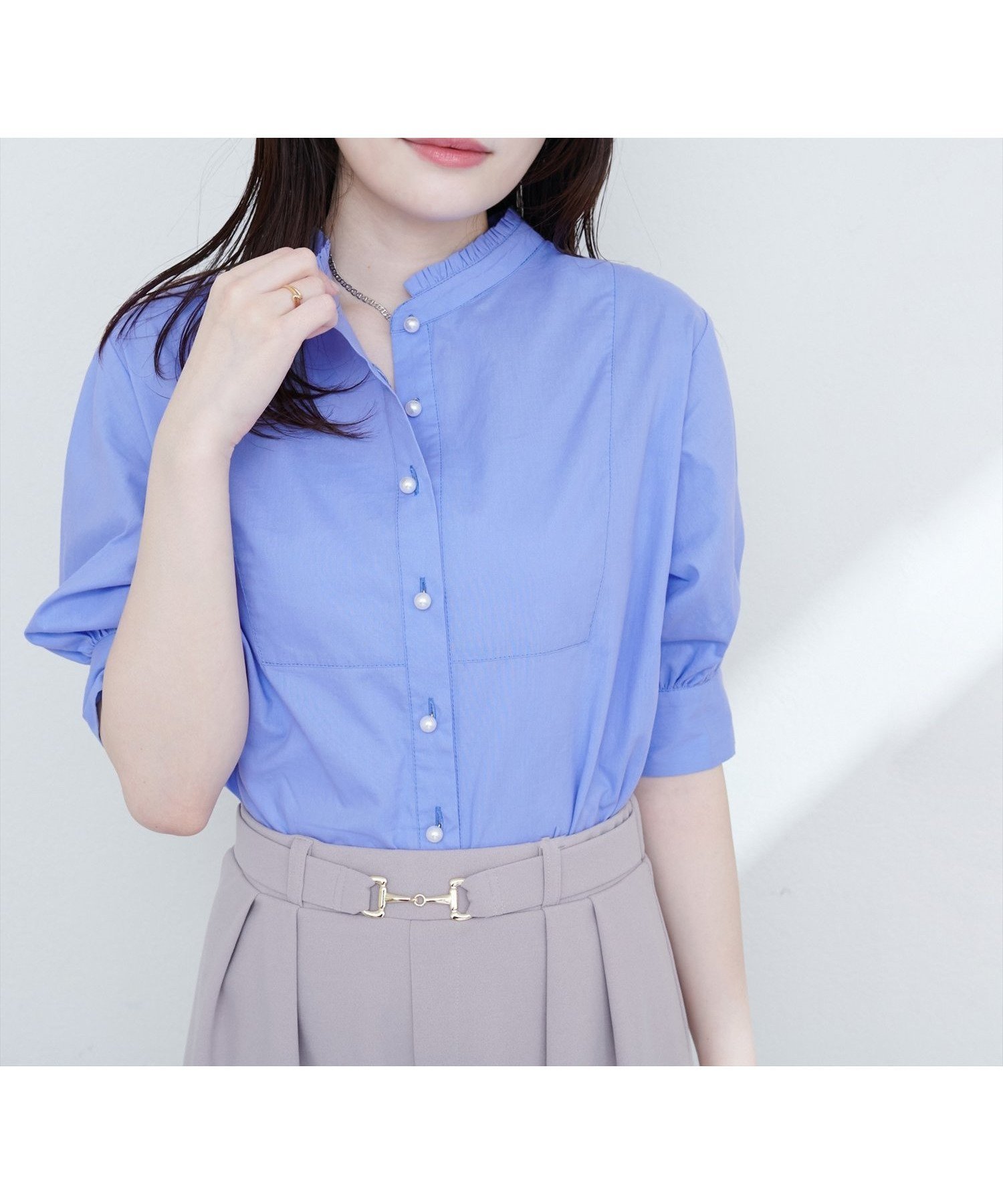 【ナチュラルクチュール/natural couture】のパール釦ヨーク切替5分袖シャツブラウス インテリア・キッズ・メンズ・レディースファッション・服の通販 founy(ファニー) 　ファッション　Fashion　レディースファッション　WOMEN　トップス・カットソー　Tops/Tshirt　シャツ/ブラウス　Shirts/Blouses　2025年　2025　2025春夏・S/S　Ss,Spring/Summer,2025　キャミワンピース　Cami Dress　シンプル　Simple　デニム　Denim　パール　Pearl　ボトム　Bottom　ヨーク　Yoke　エレガント 上品　Elegant　人気　Popularity　切替　Switching　ブルー|ID: prp329100004528153 ipo3291000000032509677
