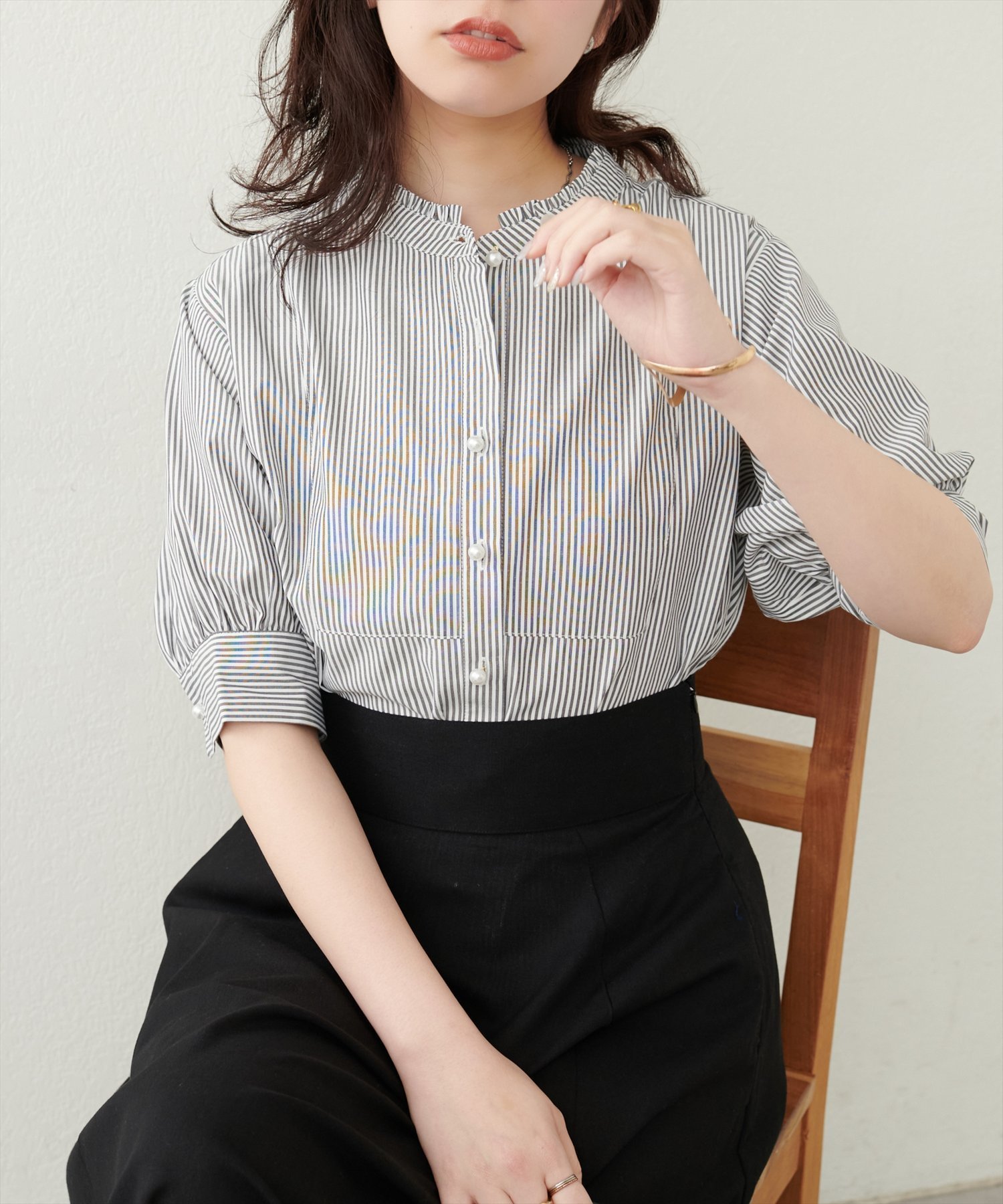 【ナチュラルクチュール/natural couture】のパール釦ヨーク切替5分袖シャツブラウス インテリア・キッズ・メンズ・レディースファッション・服の通販 founy(ファニー) 　ファッション　Fashion　レディースファッション　WOMEN　トップス・カットソー　Tops/Tshirt　シャツ/ブラウス　Shirts/Blouses　2025年　2025　2025春夏・S/S　Ss,Spring/Summer,2025　キャミワンピース　Cami Dress　シンプル　Simple　デニム　Denim　パール　Pearl　ボトム　Bottom　ヨーク　Yoke　エレガント 上品　Elegant　人気　Popularity　切替　Switching　ブラック系その他|ID: prp329100004528153 ipo3291000000032509679