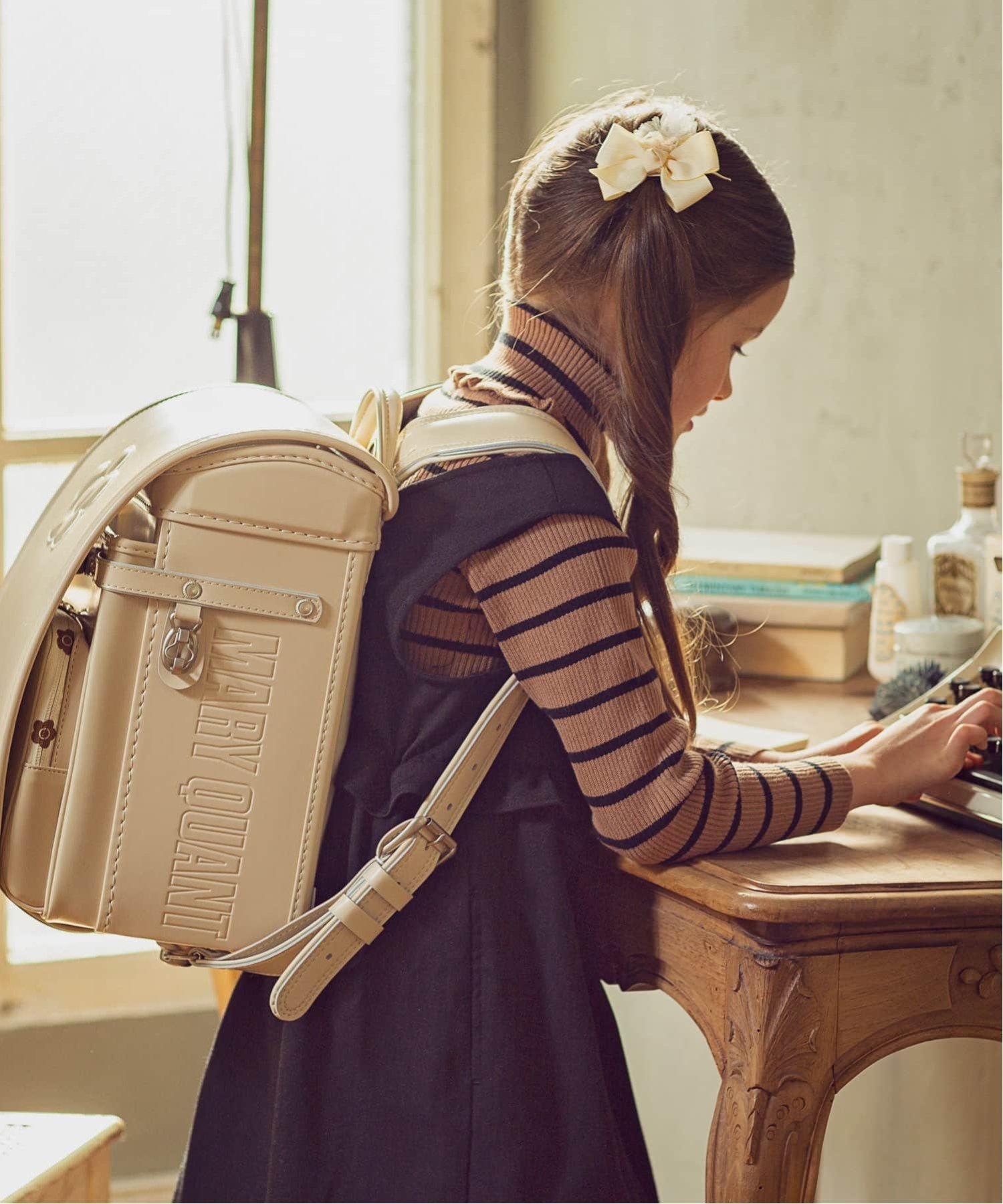 【シフォン/SHIFFON / KIDS】のMARY QUANT(マリークヮント)エンボスデイジーランドセル【即納】 インテリア・キッズ・メンズ・レディースファッション・服の通販 founy(ファニー) 　ファッション　Fashion　キッズファッション　KIDS　クッション　Cushion　巾着　Purse　抗菌　Antibacterial　シンプル　Simple　ダメージ　Damage　パターン　Pattern　フィット　Fit　フラット　Flat　プリント　Print　ポケット　Pocket　ポーチ　Pouch　ミニスカート　Mini Skirt　ラウンド　Round　卒業式　Graduation Ceremony　white|ID: prp329100004528158 ipo3291000000032315390