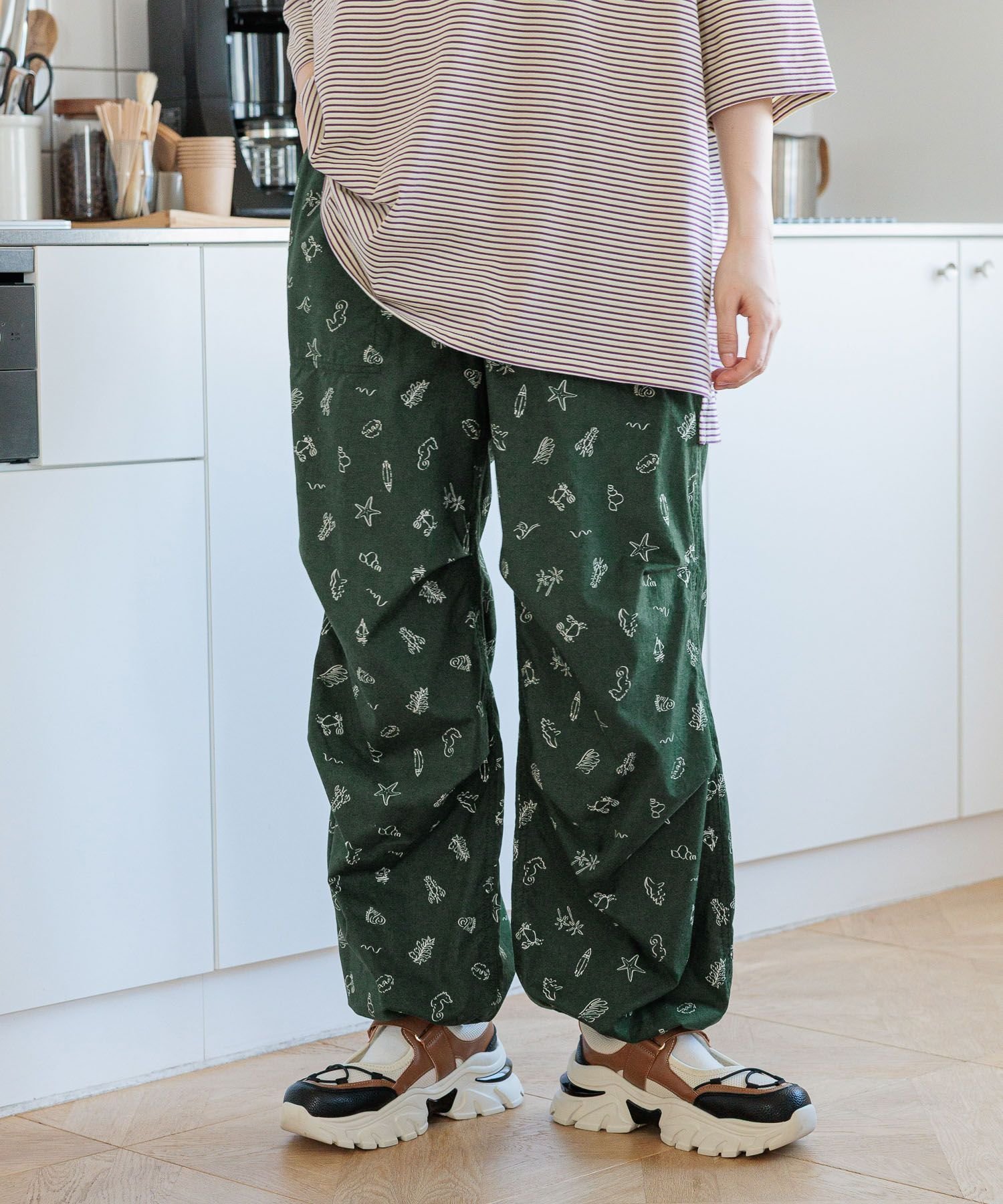 【ニコアンド/niko and】のDRYチルイージープリントパンツ インテリア・キッズ・メンズ・レディースファッション・服の通販 founy(ファニー) 　ファッション　Fashion　レディースファッション　WOMEN　パンツ　Pants　おすすめ　Recommend　カーゴパンツ　Cargo Pants　プリント　Print　海の生き物70|ID: prp329100004528295 ipo3291000000032020085
