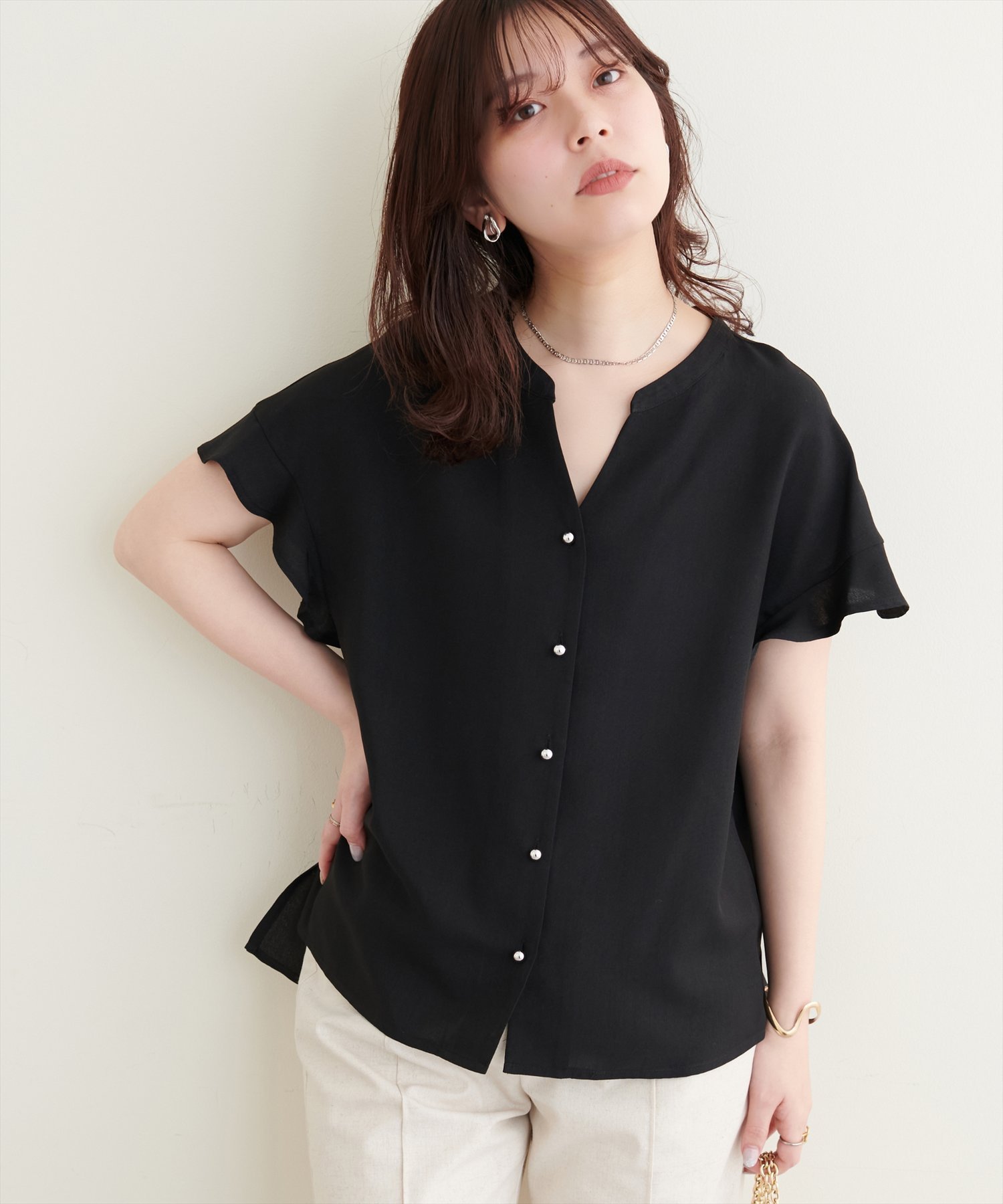 【ナチュラルクチュール/natural couture】の麻調合繊フリル袖ブラウス インテリア・キッズ・メンズ・レディースファッション・服の通販 founy(ファニー) 　ファッション　Fashion　レディースファッション　WOMEN　トップス・カットソー　Tops/Tshirt　シャツ/ブラウス　Shirts/Blouses　ボリュームスリーブ / フリル袖　Volume Sleeve　2025年　2025　2025春夏・S/S　Ss,Spring/Summer,2025　インナー　Inner　キャミワンピース　Cami Dress　シルバー　Silver　スキッパー　Skipper　ダウン　Down　デニム　Denim　フェミニン　Feminine　フリル　Frills　ポケット　Pocket　エレガント 上品　Elegant　夏　Summer　ブラック|ID: prp329100004528401 ipo3291000000032215837