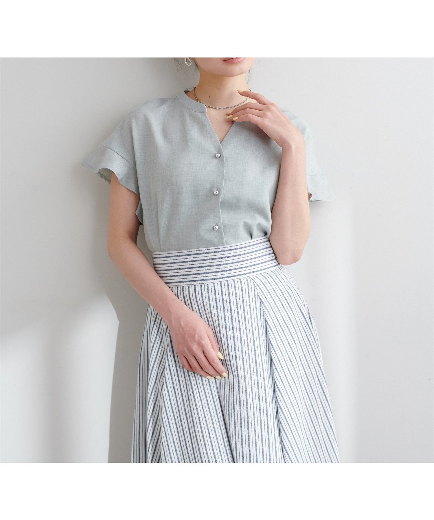 【ナチュラルクチュール/natural couture】の麻調合繊フリル袖ブラウス インテリア・キッズ・メンズ・レディースファッション・服の通販 founy(ファニー) 　ファッション　Fashion　レディースファッション　WOMEN　トップス・カットソー　Tops/Tshirt　シャツ/ブラウス　Shirts/Blouses　ボリュームスリーブ / フリル袖　Volume Sleeve　2025年　2025　2025春夏・S/S　Ss,Spring/Summer,2025　インナー　Inner　キャミワンピース　Cami Dress　シルバー　Silver　スキッパー　Skipper　ダウン　Down　デニム　Denim　フェミニン　Feminine　フリル　Frills　ポケット　Pocket　エレガント 上品　Elegant　夏　Summer　ミント|ID: prp329100004528401 ipo3291000000032215841