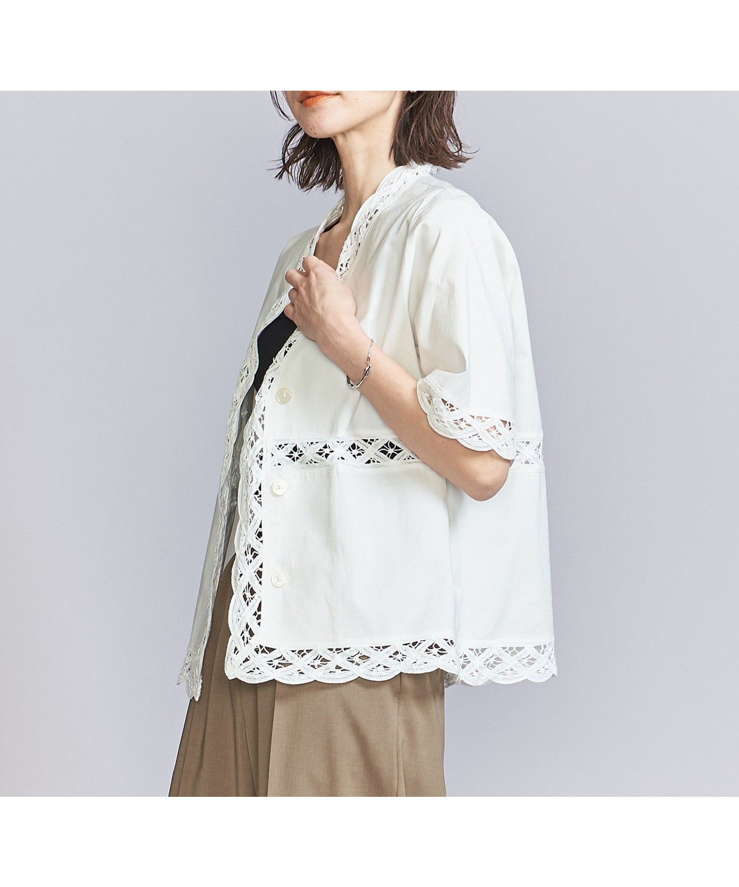 【ビューティ&ユース ユナイテッドアローズ/BEAUTY&YOUTH / UNITED ARROWS】のバテンレース ショートスリーブシャツ インテリア・キッズ・メンズ・レディースファッション・服の通販 founy(ファニー) 　ファッション　Fashion　レディースファッション　Fashion for Women　トップス・カットソー　Cut & Sew Tops　シャツ・ブラウス・オフィスカジュアル　Elegant Blouses & Button-Ups　カッティング　Cutting Detail　サンダル　Sandals, Summer Shoes　シンプル　Simple, Minimal　スカーフ　Scarf, Neckwear　セットアップ　Set-Up, Coordinated Outfit　タンク　Tank Top, Sleeveless Top　ハーフ　Half, Half-Length　フェミニン　Feminine, Girly　ブロード　Broadcloth, Fine Cotton　ボックス　Boxy, Box Shape　ボトム　Bottoms, Lower Wear　羽織　Haori, Light Jacket　マニッシュ　Mannish, Boyish　無地　Plain, Solid Color　レース　Lace, Lace Fabric　おすすめ　Recommended / Our Picks　OFF WHITE|ID: prp329100004528411 ipo3291000000033173910