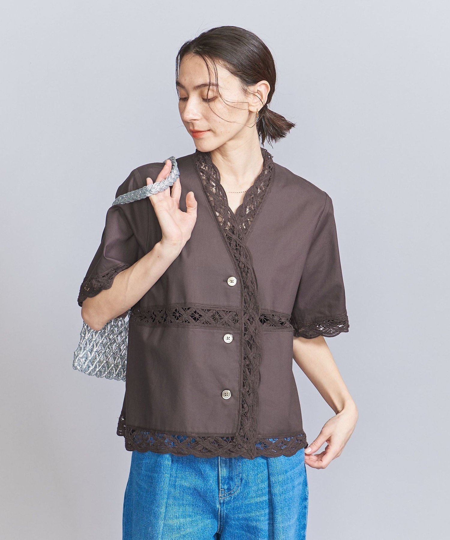 【ビューティ&ユース ユナイテッドアローズ/BEAUTY&YOUTH / UNITED ARROWS】のバテンレース ショートスリーブシャツ インテリア・キッズ・メンズ・レディースファッション・服の通販 founy(ファニー) 　ファッション　Fashion　レディースファッション　Fashion for Women　トップス・カットソー　Cut & Sew Tops　シャツ・ブラウス・オフィスカジュアル　Elegant Blouses & Button-Ups　カッティング　Cutting Detail　サンダル　Sandals, Summer Shoes　シンプル　Simple, Minimal　スカーフ　Scarf, Neckwear　セットアップ　Set-Up, Coordinated Outfit　タンク　Tank Top, Sleeveless Top　ハーフ　Half, Half-Length　フェミニン　Feminine, Girly　ブロード　Broadcloth, Fine Cotton　ボックス　Boxy, Box Shape　ボトム　Bottoms, Lower Wear　羽織　Haori, Light Jacket　マニッシュ　Mannish, Boyish　無地　Plain, Solid Color　レース　Lace, Lace Fabric　おすすめ　Recommended / Our Picks　DK.BROWN|ID: prp329100004528411 ipo3291000000033173916