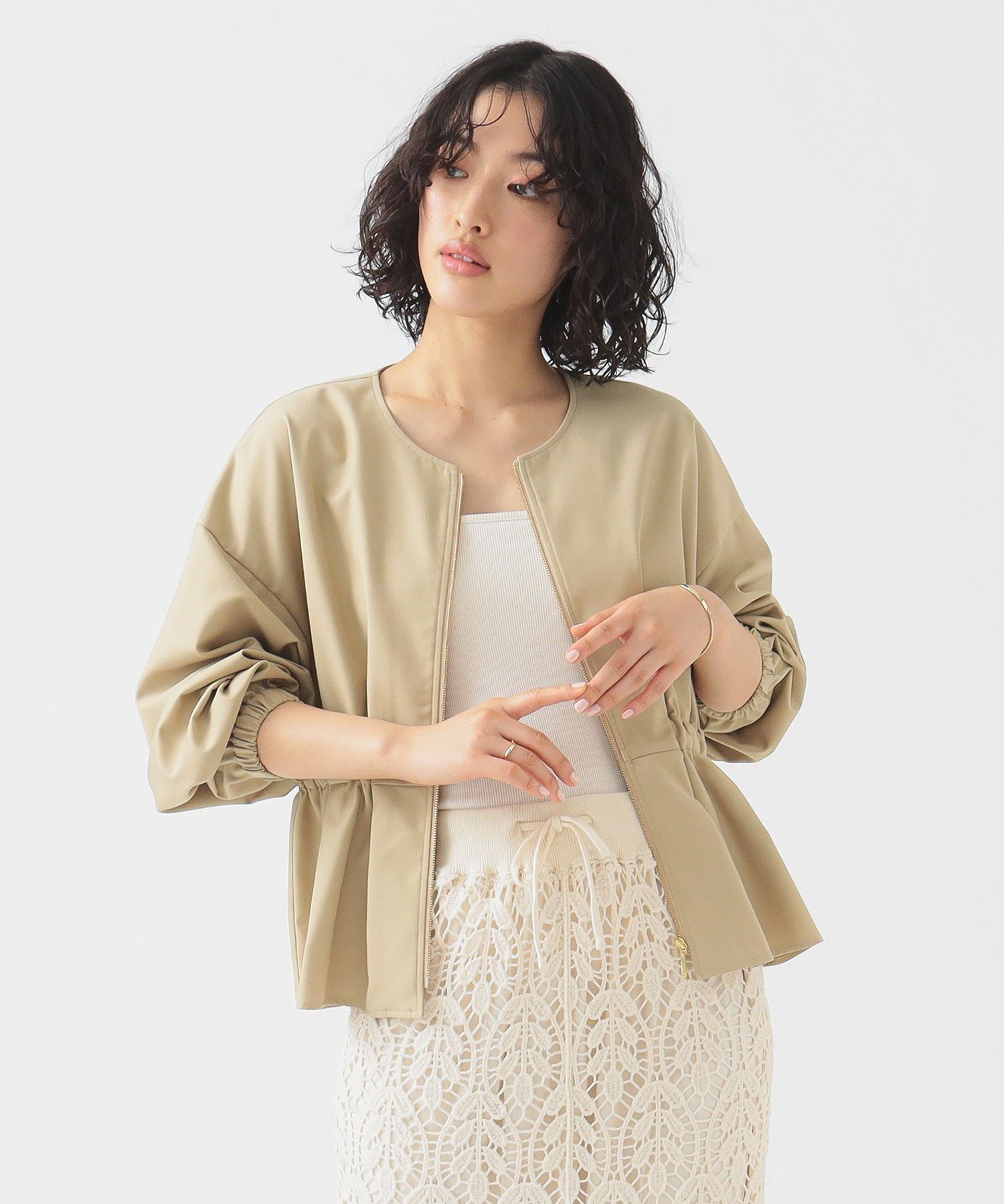 【ビーミングライフストアバイビームス/B:MING LIFE STORE by BEAMS】の【3/27新規値下げ】ウエスト ギャザー ブルゾン(S~M) 25SS 春アウター きれいめ 定番 軽い ライトアウター オフィスカジュアル 新生活 インテリア・キッズ・メンズ・レディースファッション・服の通販 founy(ファニー) 　ファッション　Fashion　レディースファッション　WOMEN　アウター　Coat Outerwear　ブルゾン　Blouson/Jackets　2025年　2025　2025春夏・S/S　Ss,Spring/Summer,2025　ギャザー　Gather　フィット　Fit　ブルゾン　Blouson　ペプラム　Peplum　エレガント 上品　Elegant　定番　Standard　春　Spring　BEIGE|ID: prp329100004528484 ipo3291000000032020869