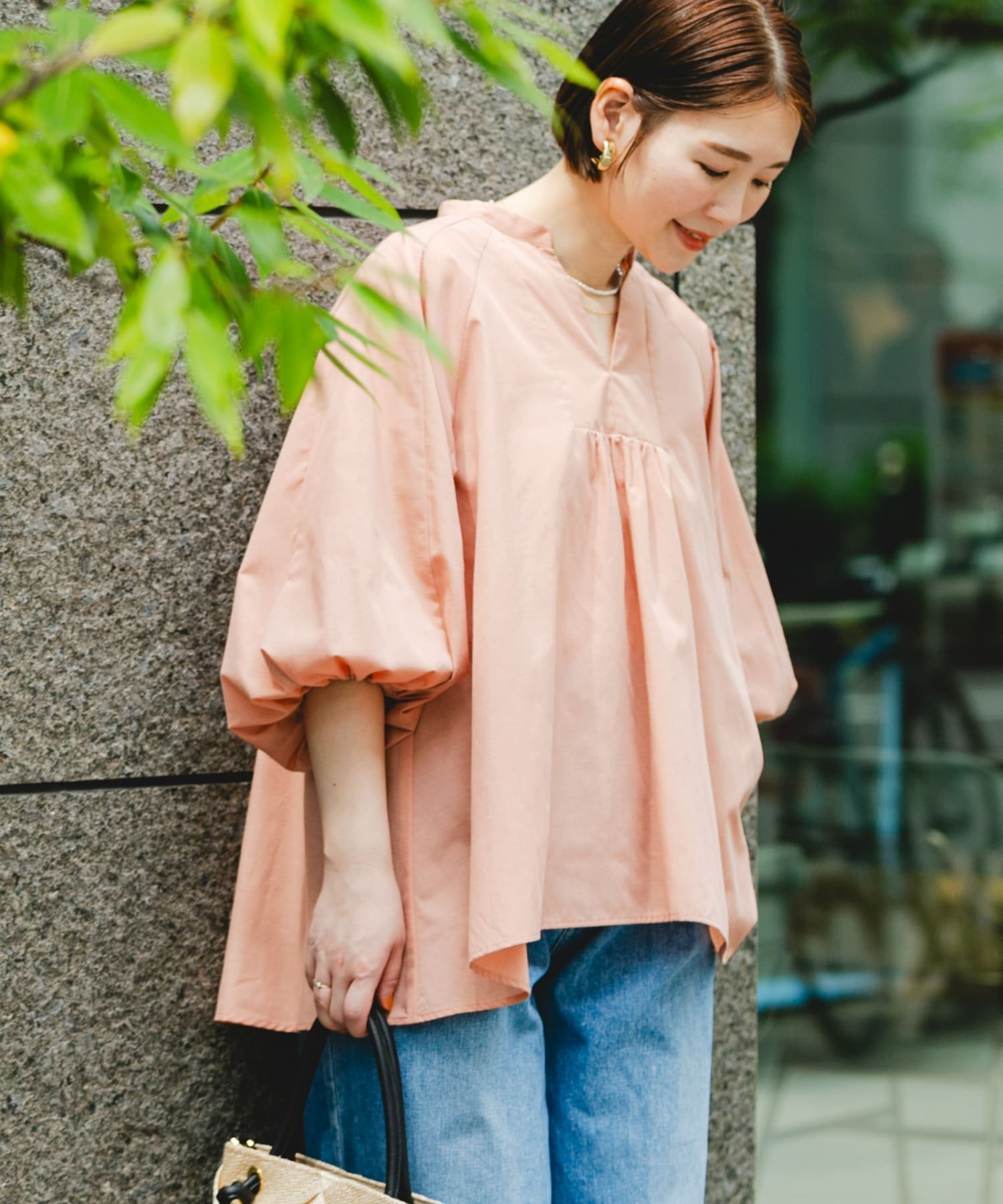 【アーバンリサーチ ロッソ/URBAN RESEARCH ROSSO】の「VERY6月号掲載」『UR TECH』F by ROSSO イージーリネンボリュームブラウス インテリア・キッズ・メンズ・レディースファッション・服の通販 founy(ファニー) 　雑誌掲載アイテム　Magazine Items　ファッション雑誌　Fashion Magazines　ヴェリィ　VERY　ファッション　Fashion　レディースファッション　Ladies' Fashion Online　トップス・カットソー　Tops/Tshirt　シャツ/ブラウス　Shirts/Blouses　ギャザー　Gather　抗菌　Antibacterial　スキッパー　Skipper　スリーブ　Sleeve　雑誌　Magazine　バランス　Balance　6月号　June Issue　リネン　Linen　S/S・春夏　Ss・Spring/Summer　夏　Summer　エレガント 上品　Elegant　2025年　2025　2025春夏・S/S　Ss,Spring/Summer,2025　PINK|ID: prp329100004528545 ipo3291000000032627055
