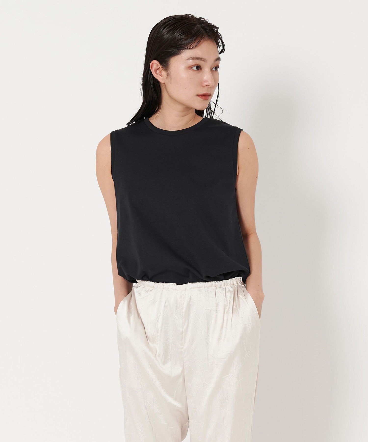 【ユナイテッドアローズ/UNITED ARROWS】のMARW UNITED ARROWS ベーシック ノースリーブ Tシャツ -汗ジミ防止- インテリア・キッズ・メンズ・レディースファッション・服の通販 founy(ファニー) 　ファッション　Fashion　レディースファッション　Fashion for Women　トップス・カットソー　Cut & Sew Tops　キャミソール&ノースリーブ　Camisoles & Sleeveless Tops　シャツ・ブラウス・オフィスカジュアル　Elegant Blouses & Button-Ups　ロングTシャツ・Tシャツ　Longline T-Shirts & Tees　インナー　Innerwear　カーディガン　Cardigan, Knitwear　シンプル　Simple, Minimal　ジャケット　Jacket, Outerwear　ノースリーブ　Sleeveless, No-Sleeve　人気　Popular, Best Seller　ベーシック　Basic, Essential　ビジネス 仕事 通勤　Business / Work / Commuting　BLACK|ID: prp329100004528649 ipo3291000000033530755