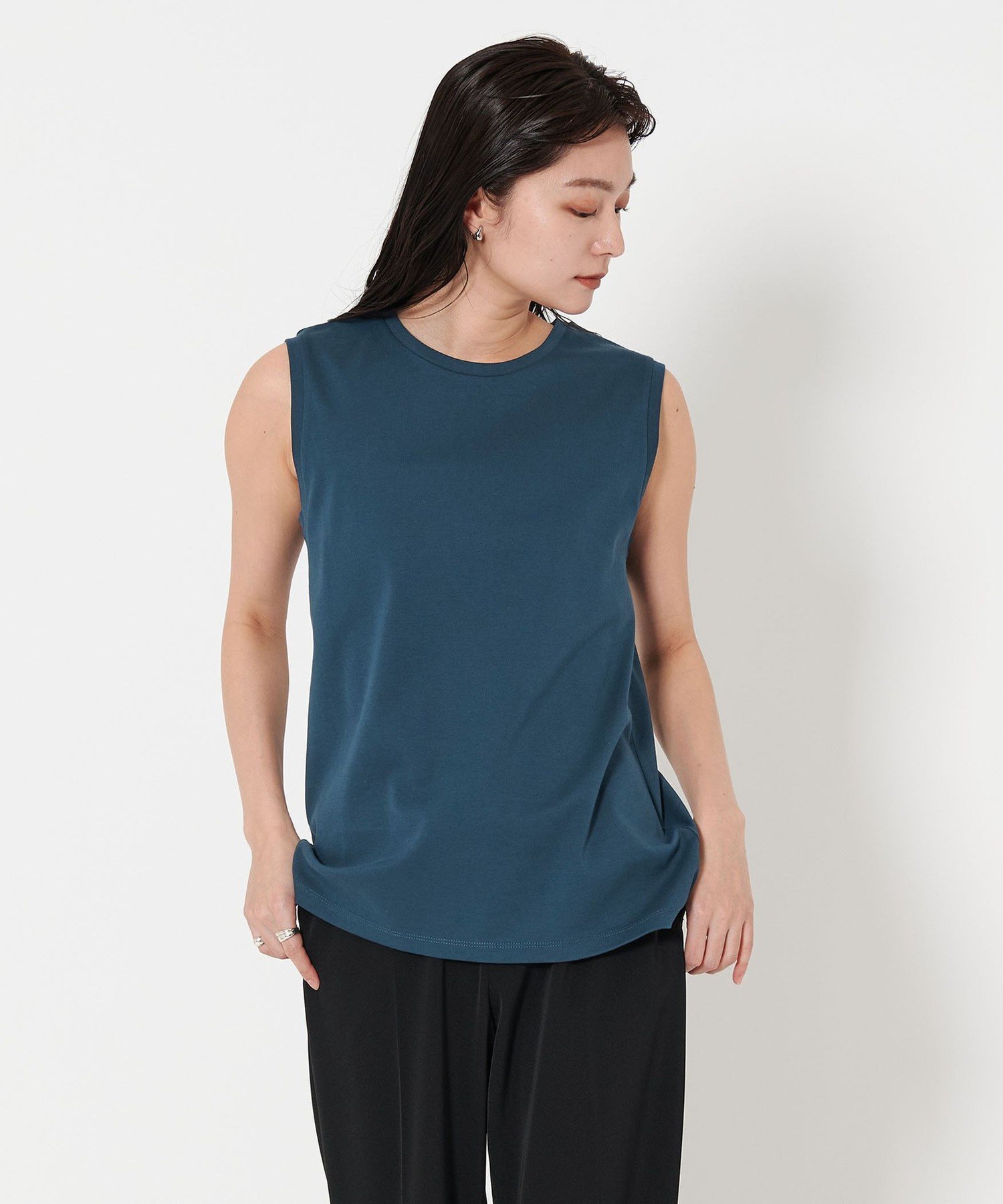 【ユナイテッドアローズ/UNITED ARROWS】のMARW UNITED ARROWS ベーシック ノースリーブ Tシャツ -汗ジミ防止- インテリア・キッズ・メンズ・レディースファッション・服の通販 founy(ファニー) 　ファッション　Fashion　レディースファッション　Fashion for Women　トップス・カットソー　Cut & Sew Tops　キャミソール&ノースリーブ　Camisoles & Sleeveless Tops　シャツ・ブラウス・オフィスカジュアル　Elegant Blouses & Button-Ups　ロングTシャツ・Tシャツ　Longline T-Shirts & Tees　インナー　Innerwear　カーディガン　Cardigan, Knitwear　シンプル　Simple, Minimal　ジャケット　Jacket, Outerwear　ノースリーブ　Sleeveless, No-Sleeve　人気　Popular, Best Seller　ベーシック　Basic, Essential　ビジネス 仕事 通勤　Business / Work / Commuting　NAVY|ID: prp329100004528649 ipo3291000000033530762