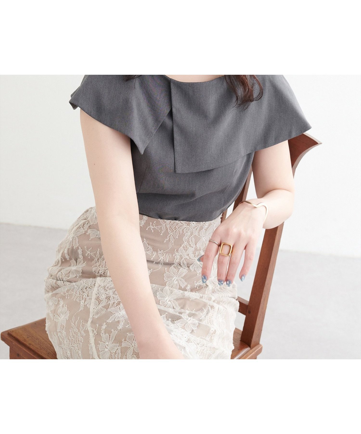 【ナチュラルクチュール/natural couture】の【WEB限定】アシメカラーオフショルブラウス インテリア・キッズ・メンズ・レディースファッション・服の通販 founy(ファニー) 　ファッション　Fashion　レディースファッション　WOMEN　トップス・カットソー　Tops/Tshirt　シャツ/ブラウス　Shirts/Blouses　2025年　2025　2025春夏・S/S　Ss,Spring/Summer,2025　オフショル　Off Shoulder　シンプル　Simple　ダウン　Down　デニム　Denim　フェミニン　Feminine　ボトム　Bottom　ポケット　Pocket　マーメイド　Mermaid　夏　Summer　チャコールグレー|ID: prp329100004528685 ipo3291000000032207208