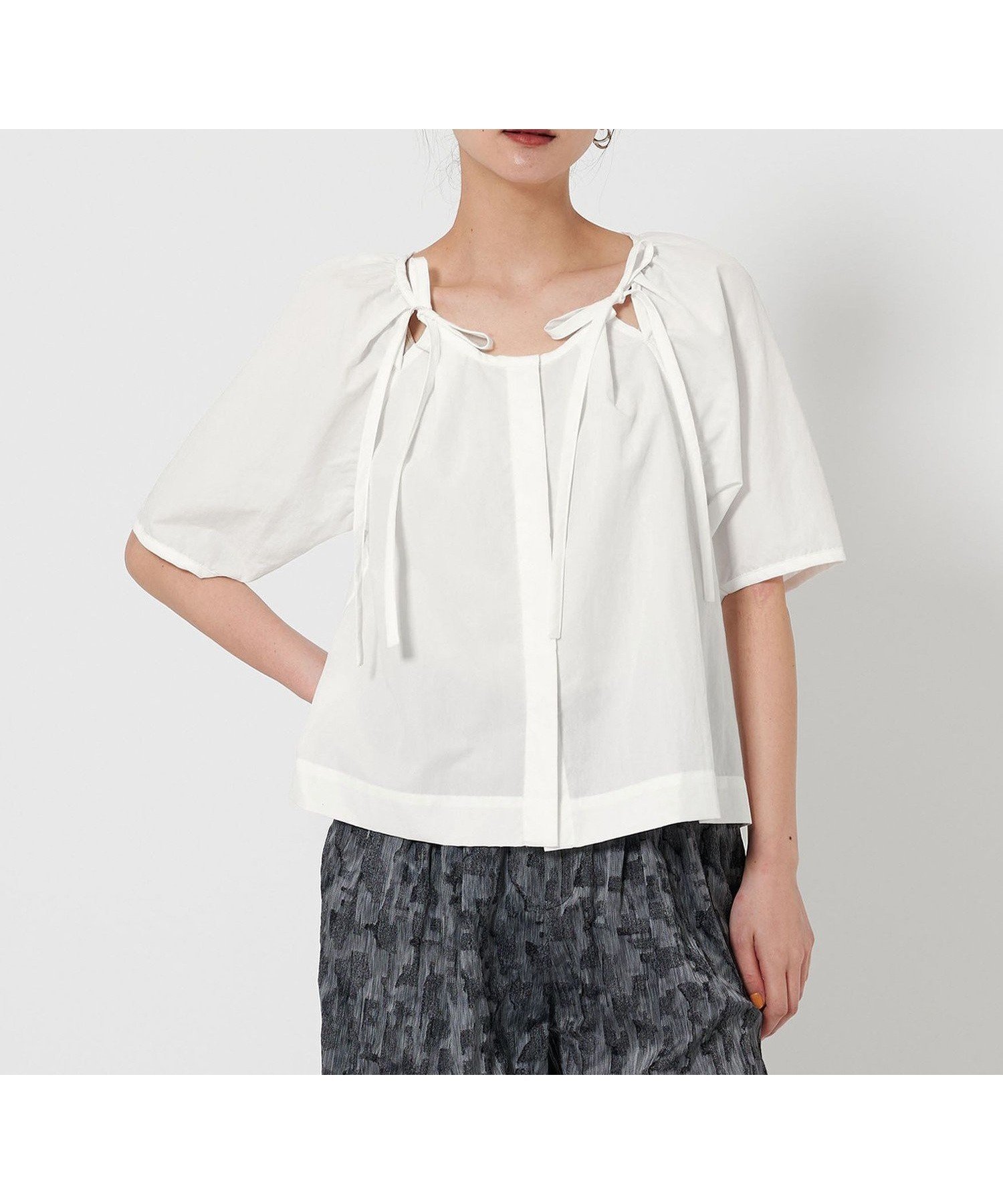 【ビューティ&ユース ユナイテッドアローズ/BEAUTY&YOUTH / UNITED ARROWS】のリボン ギャザー ブラウス インテリア・キッズ・メンズ・レディースファッション・服の通販 founy(ファニー) 　ファッション　Fashion　レディースファッション　Fashion for Women　トップス・カットソー　Cut & Sew Tops　シャツ・ブラウス・オフィスカジュアル　Elegant Blouses & Button-Ups　ギャザー　Gathered, Ruffled　コンパクト　Compact, Small Size　スポーティ　Sporty, Casual Athletic　デニム　Denim, Jeans Material　ボトム　Bottoms, Lower Wear　ミックス　Mix, Mixed Style　リボン　Ribbon, Bow　リラックス　Relax, Relaxed Fit　夏　Summer　WHITE|ID: prp329100004528707 ipo3291000000033191630