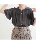 【ナチュラルクチュール/natural couture】のとろみサテンフレア袖ギャザーブラウス 人気、トレンドファッション・服の通販 founy(ファニー) ファッション Fashion レディースファッション Fashion for Women トップス・カットソー Cut & Sew Tops シャツ・ブラウス・オフィスカジュアル Elegant Blouses & Button-Ups 2025年 2025 2025春夏・S/S Spring/Summer 2025 SS25 とろみ Fluid, Flowy Fabric カーディガン Cardigan, Knitwear ギャザー Gathered, Ruffled サテン Satin, Glossy Fabric ジャケット Jacket, Outerwear デニム Denim, Jeans Material フェミニン Feminine, Girly フレア Flare, Flared ポケット Pocket, Pocket Detail マーメイド Mermaid, Fishtail Silhouette ロング Long, Long-Length thumbnail チャコールグレー|ID: prp329100004528722 ipo3291000000033228131