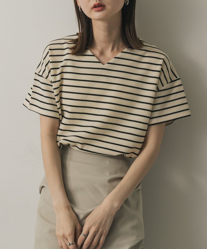 【センスオブプレイス/SENSE OF PLACE by URBAN RESEARCH】のミラノリブVネックTシャツ インテリア・キッズ・メンズ・レディースファッション・服の通販 founy(ファニー) https://founy.com/ ファッション Fashion レディースファッション Fashion for Women トップス・カットソー Cut & Sew Tops シャツ・ブラウス・オフィスカジュアル Elegant Blouses & Button-Ups ロングTシャツ・Tシャツ Longline T-Shirts & Tees Vネックトップス V-Neck Tops / V-Cut Neckline Shirts 2025年 2025 2025春夏・S/S Spring/Summer 2025 SS25 ミラノリブ Milano Rib, Milano Stitch 夏 Summer S/S・春夏 SS, Spring/Summer, Warm Season |ID: prp329100004528848 ipo3291000000033532586